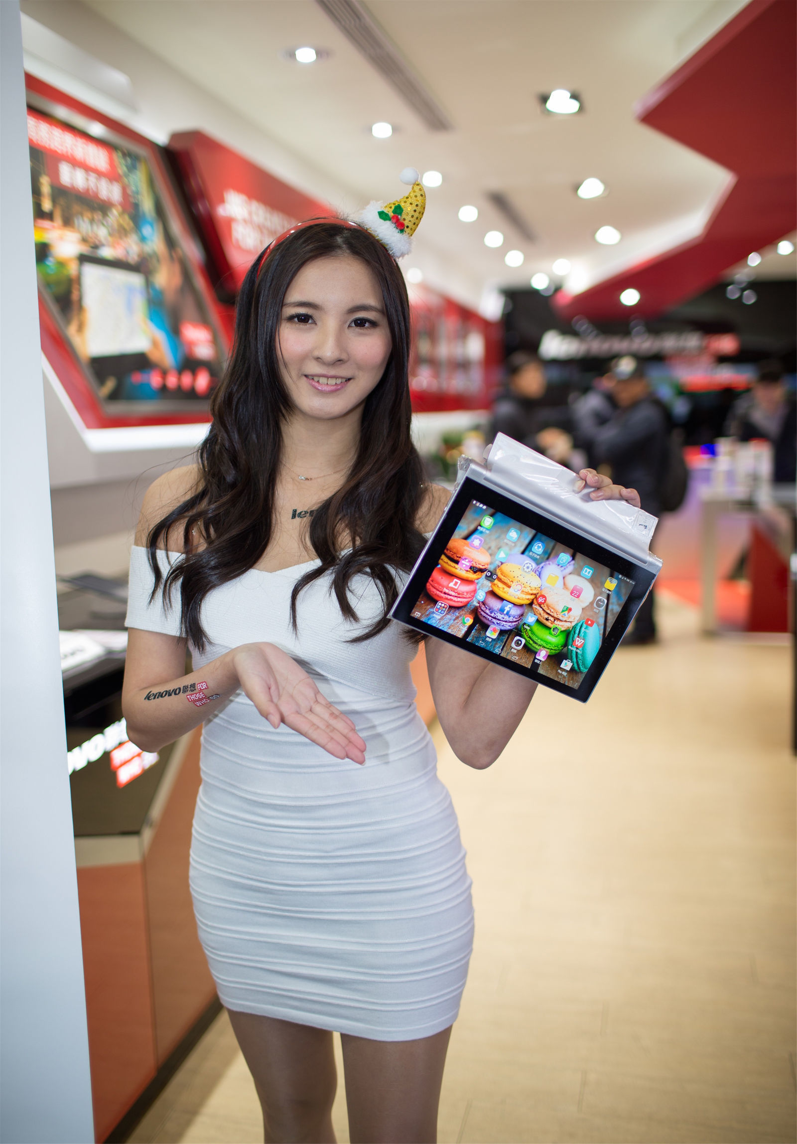 Taiwan Beauty Du Kewei Avy, Taipei City Guanghua Market, Lenovo counter salesperson