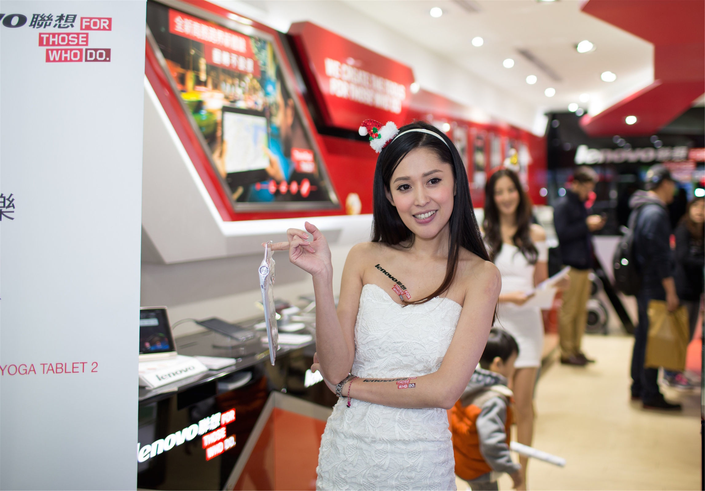 Taiwan Beauty Du Kewei Avy, Taipei City Guanghua Market, Lenovo counter salesperson