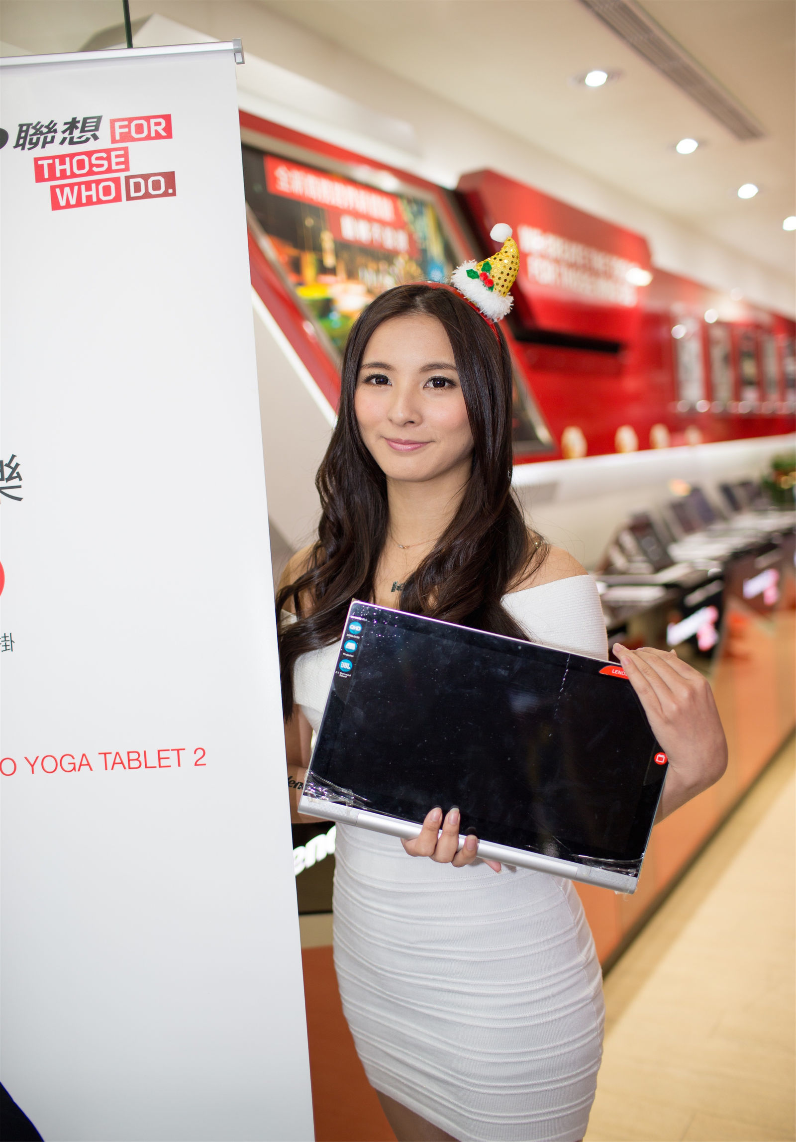 Taiwan Beauty Du Kewei Avy, Taipei City Guanghua Market, Lenovo counter salesperson