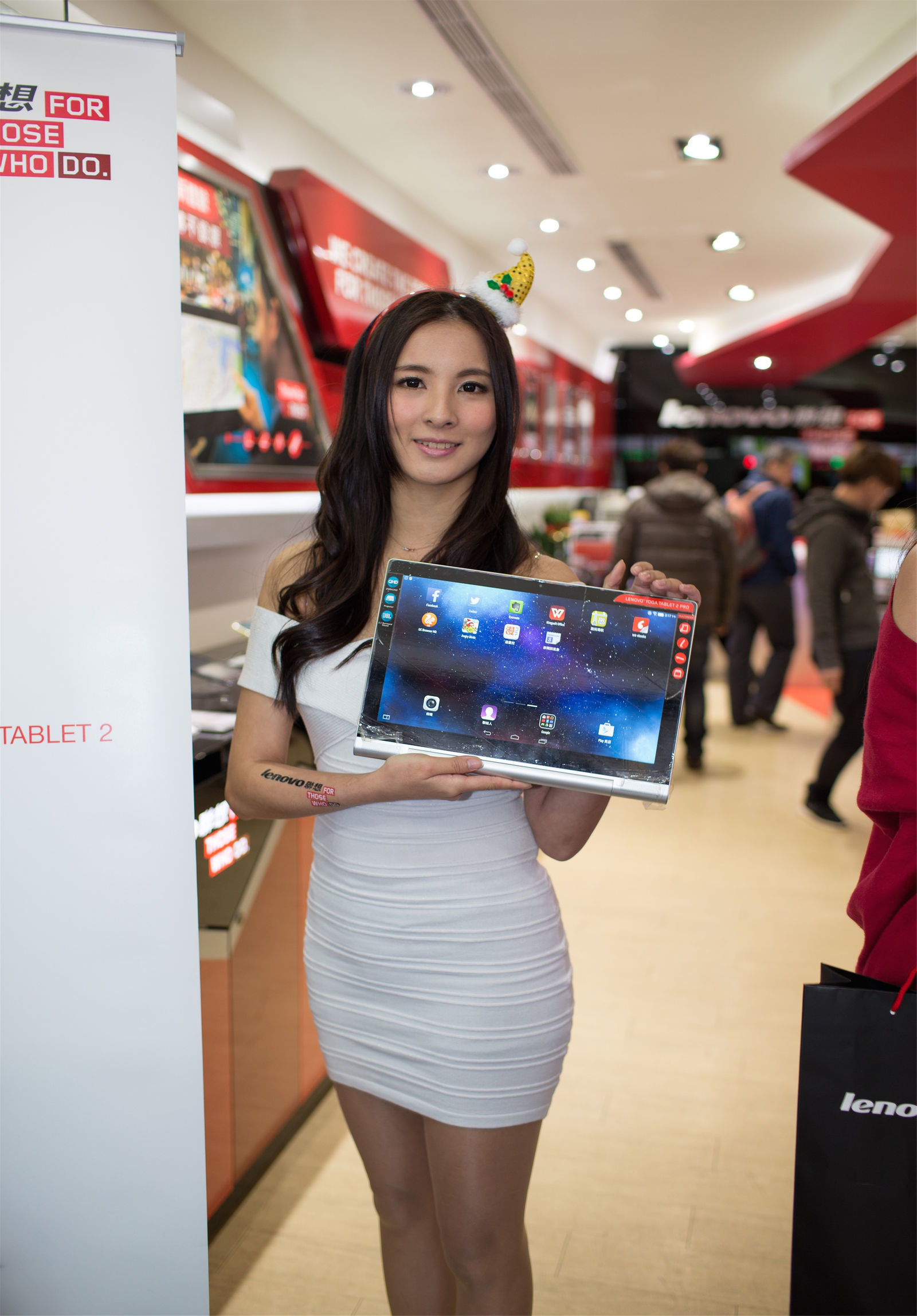 Taiwan Beauty Du Kewei Avy, Taipei City Guanghua Market, Lenovo counter salesperson