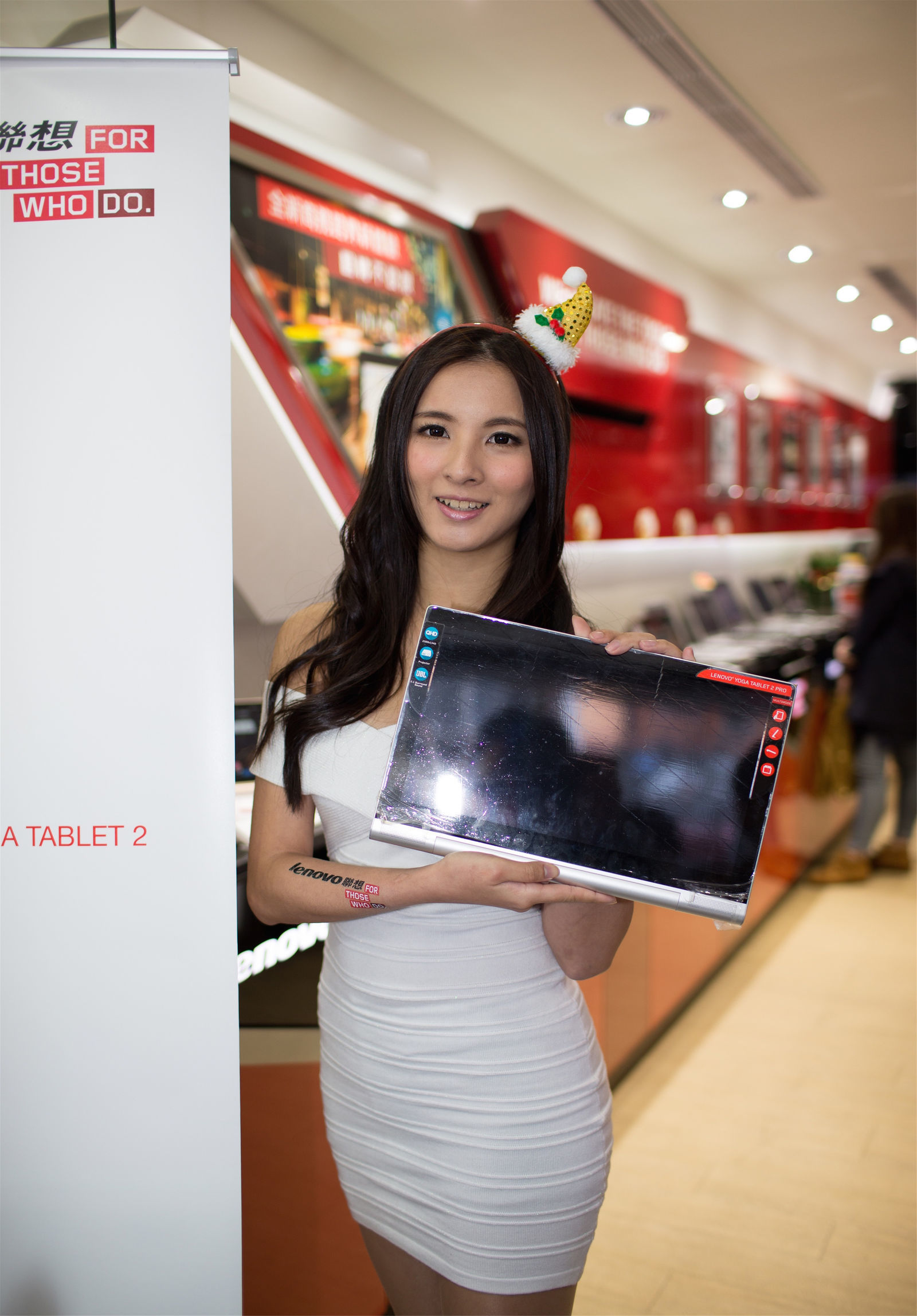 Taiwan Beauty Du Kewei Avy, Taipei City Guanghua Market, Lenovo counter salesperson