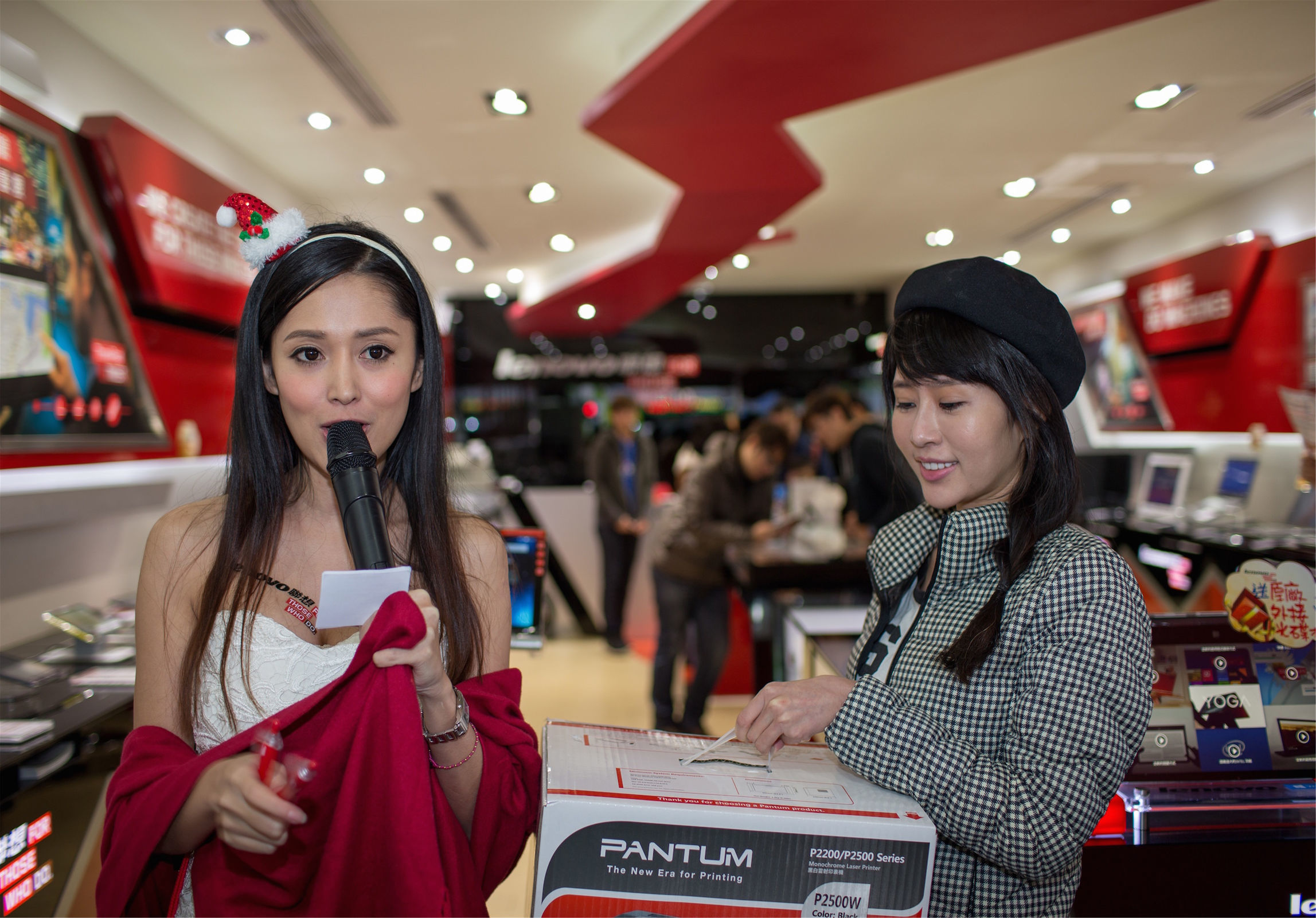 Taiwan Beauty Du Kewei Avy, Taipei City Guanghua Market, Lenovo counter salesperson