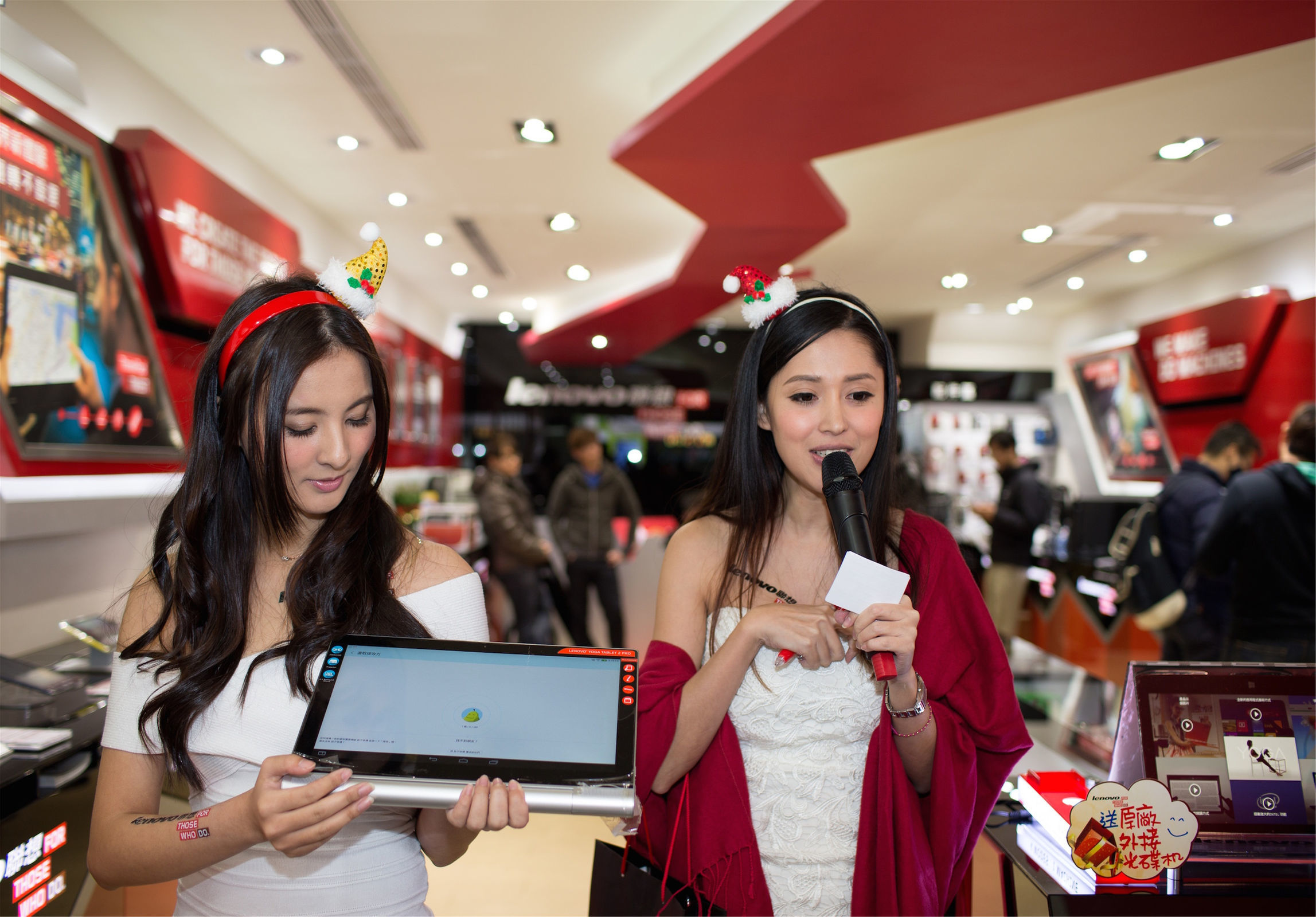 Taiwan Beauty Du Kewei Avy, Taipei City Guanghua Market, Lenovo counter salesperson