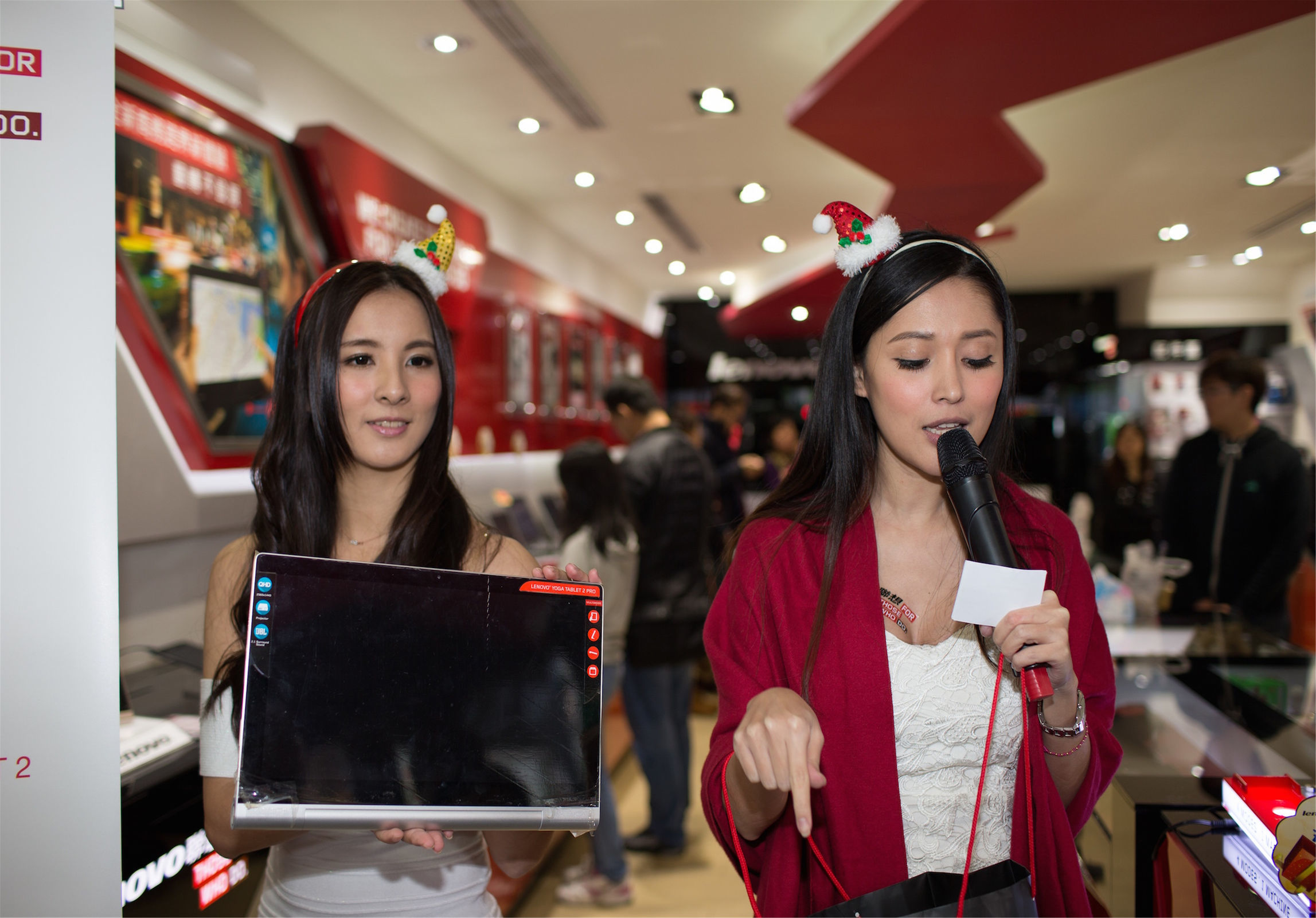 Taiwan Beauty Du Kewei Avy, Taipei City Guanghua Market, Lenovo counter salesperson