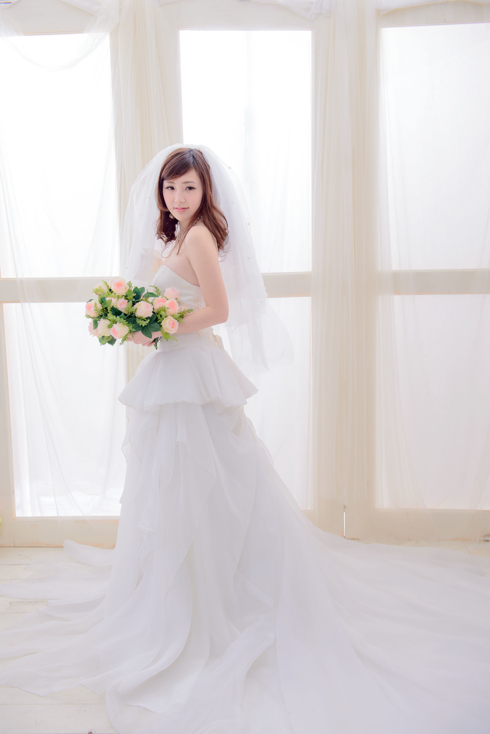 台湾の美女] チェン・シイン 藍白ウェディングドレス写真集