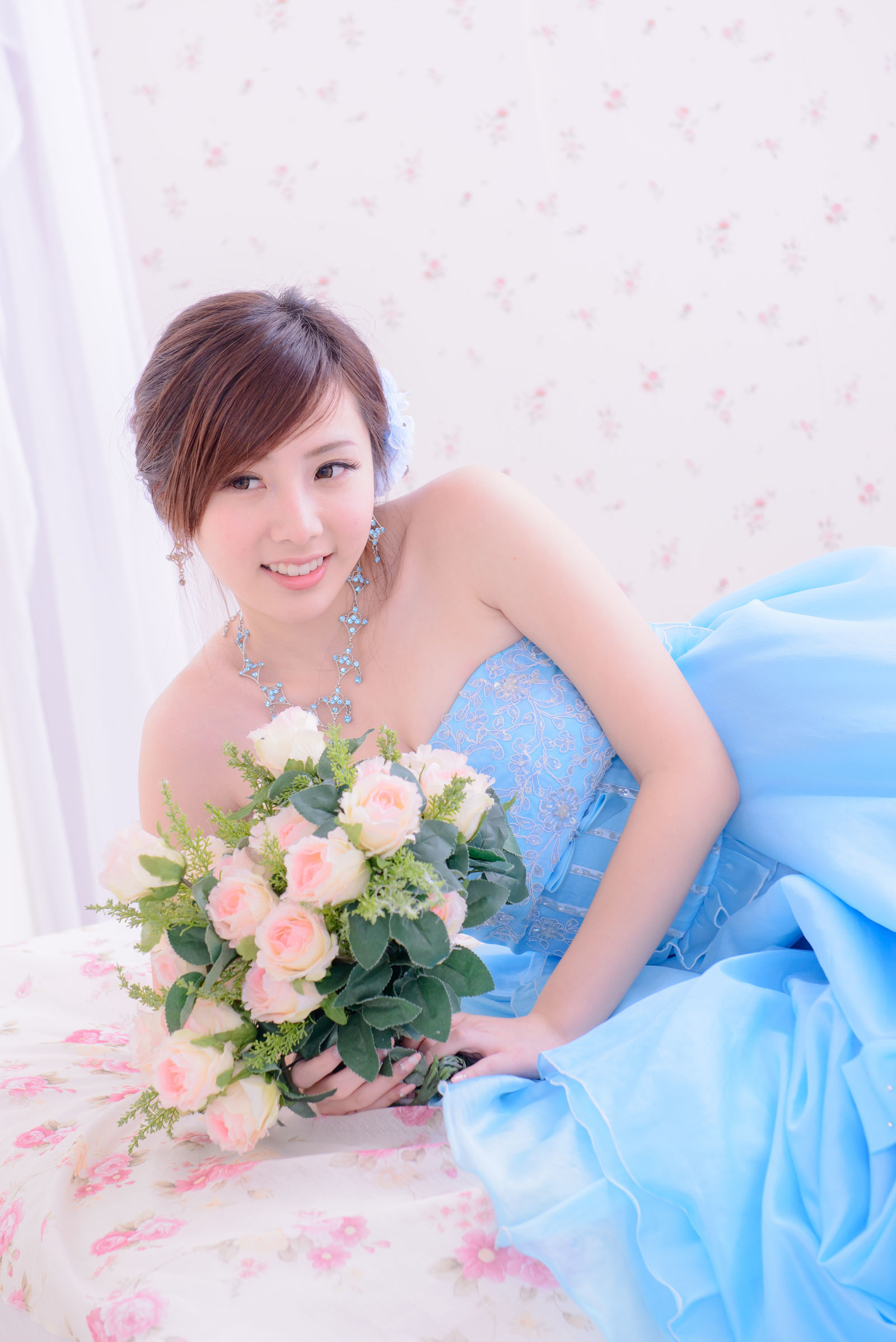 台湾の美女] チェン・シイン 藍白ウェディングドレス写真集