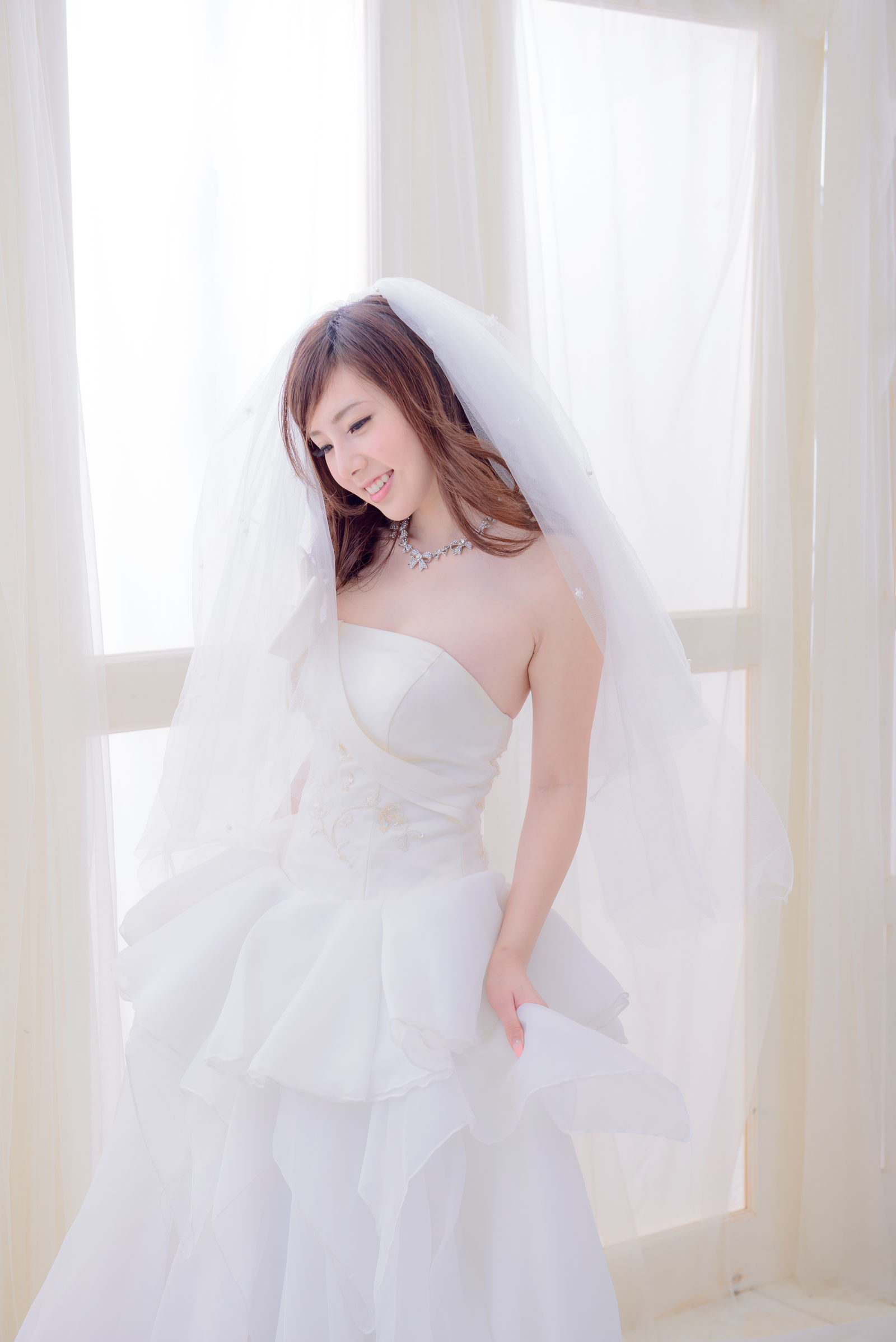 台湾の美女] チェン・シイン 藍白ウェディングドレス写真集