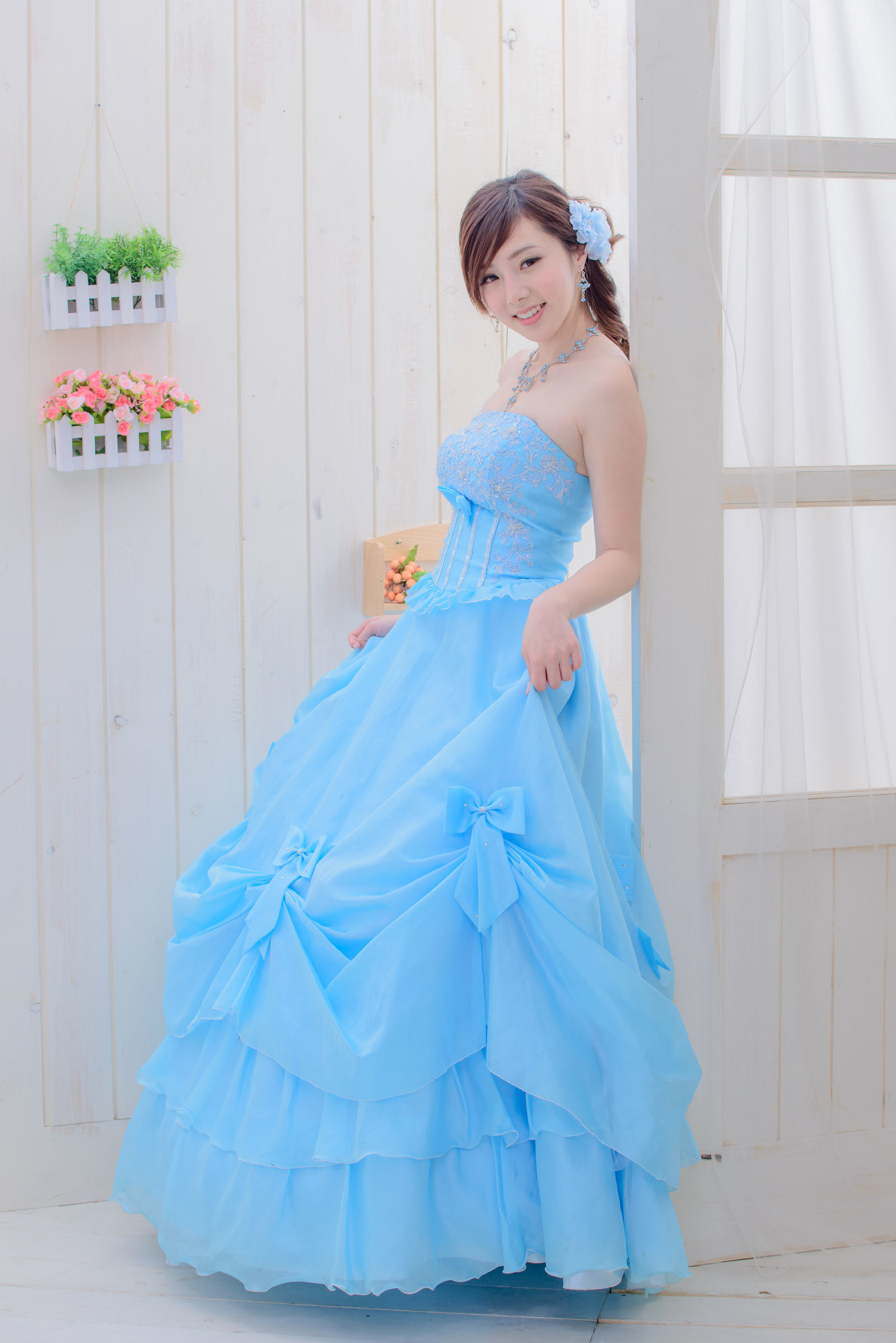 Taiwan Beauty] Chen Siying Blue and White Wedding Dress Photo Collection
