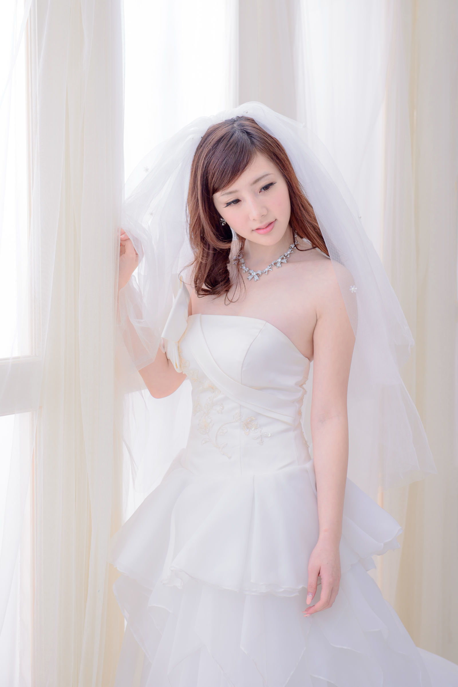 台湾の美女] チェン・シイン 藍白ウェディングドレス写真集