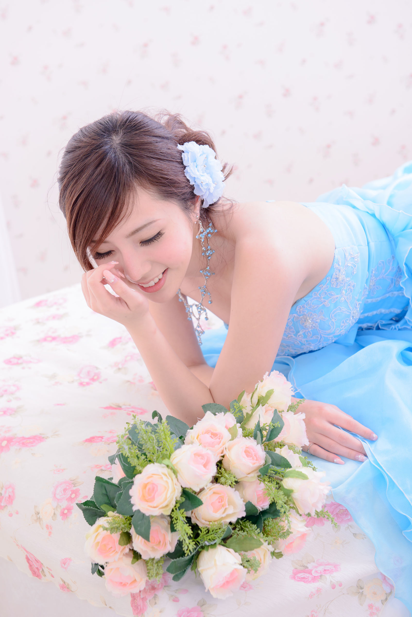 Taiwan Beauty] Chen Siying Blue and White Wedding Dress Photo Collection