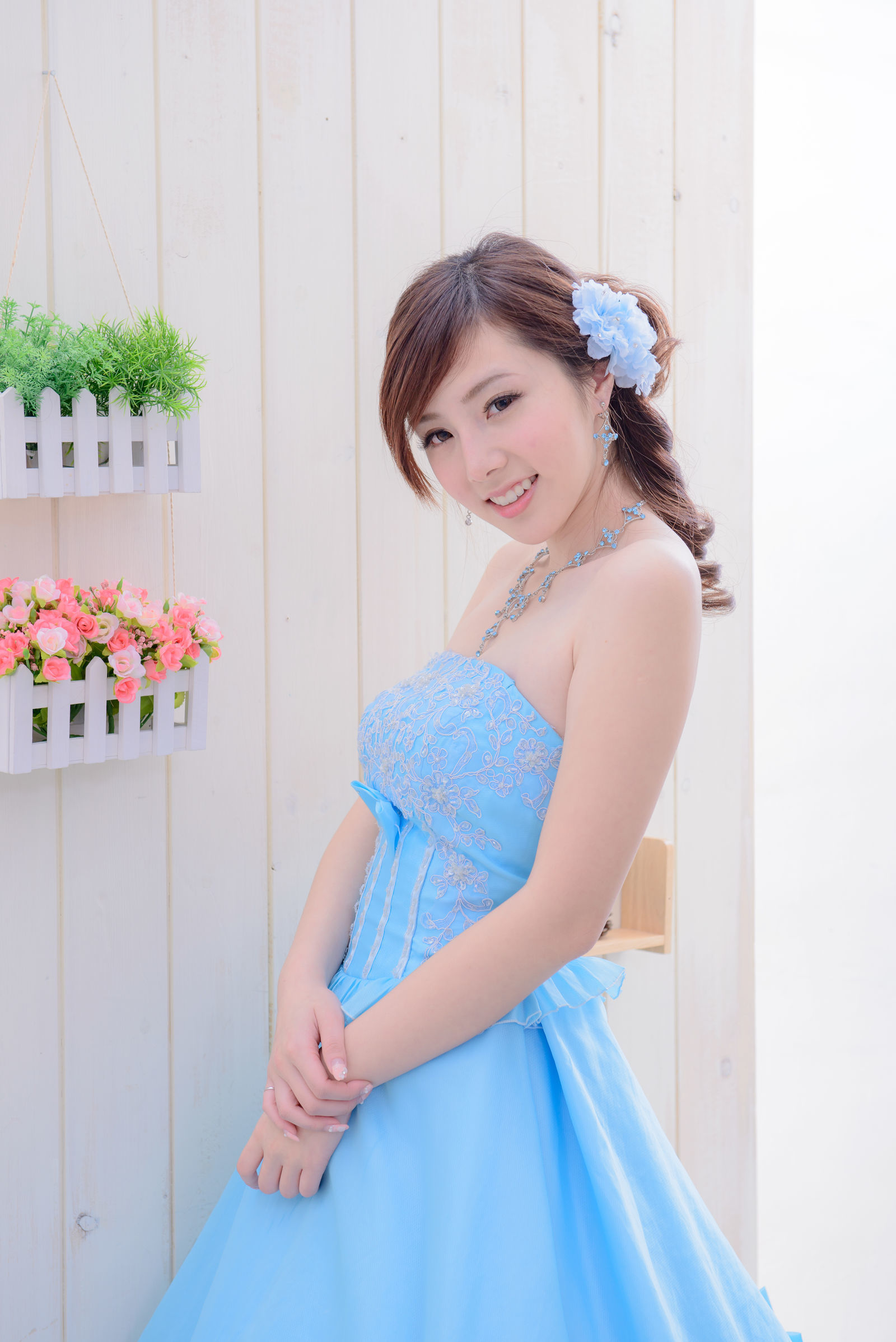 台湾の美女] チェン・シイン 藍白ウェディングドレス写真集