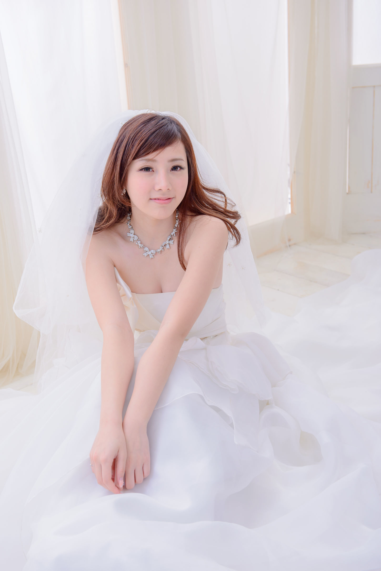 台湾の美女] チェン・シイン 藍白ウェディングドレス写真集