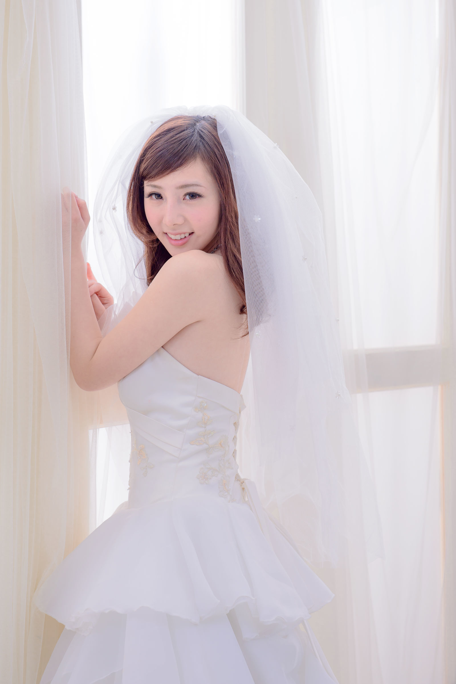 台湾の美女] チェン・シイン 藍白ウェディングドレス写真集