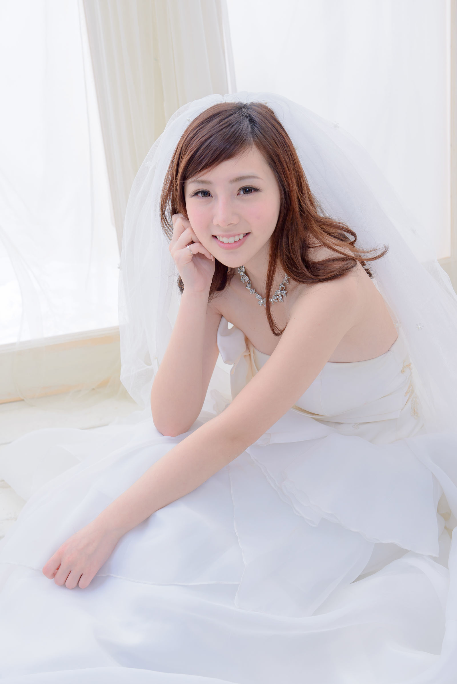 台湾の美女] チェン・シイン 藍白ウェディングドレス写真集