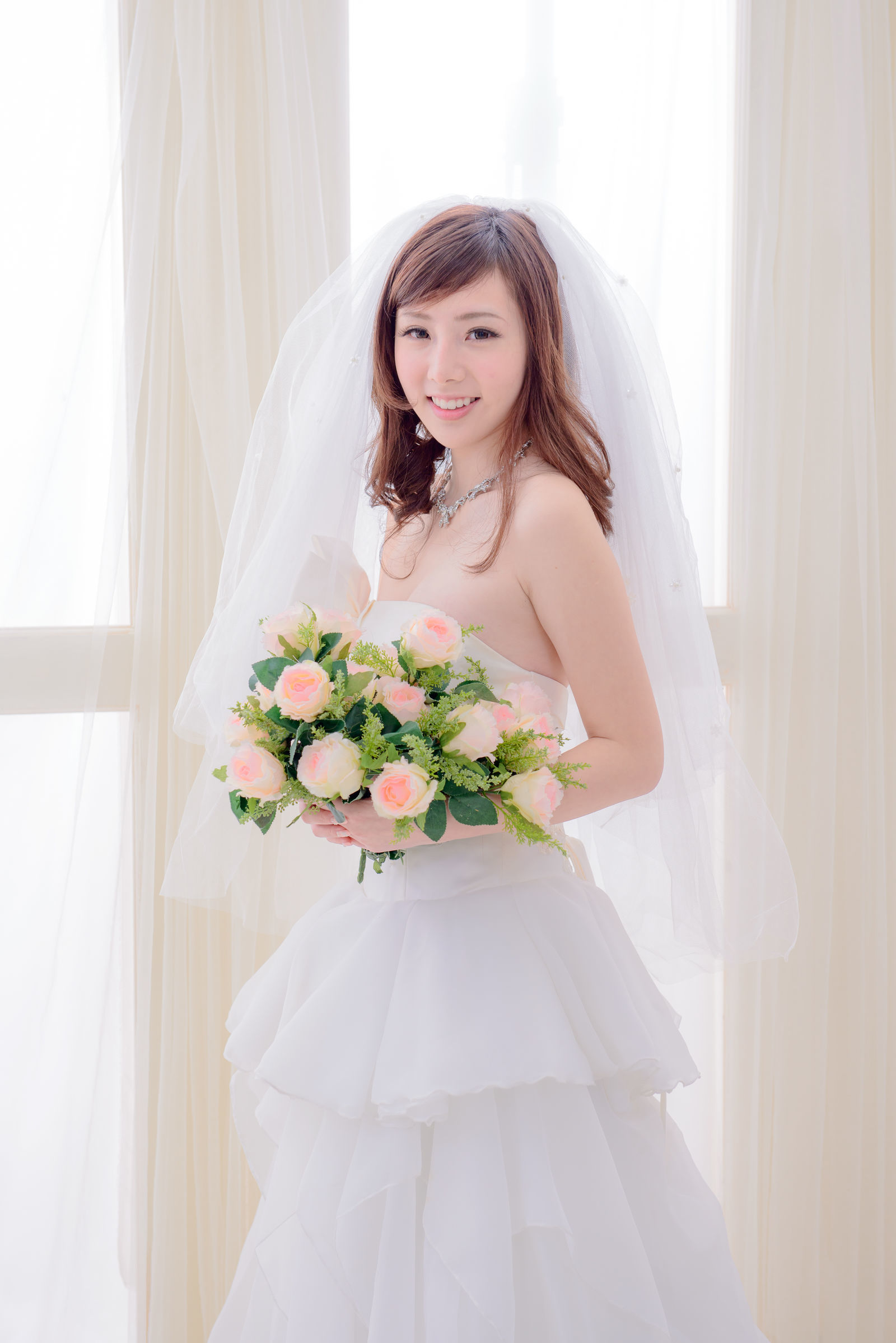 台湾の美女] チェン・シイン 藍白ウェディングドレス写真集
