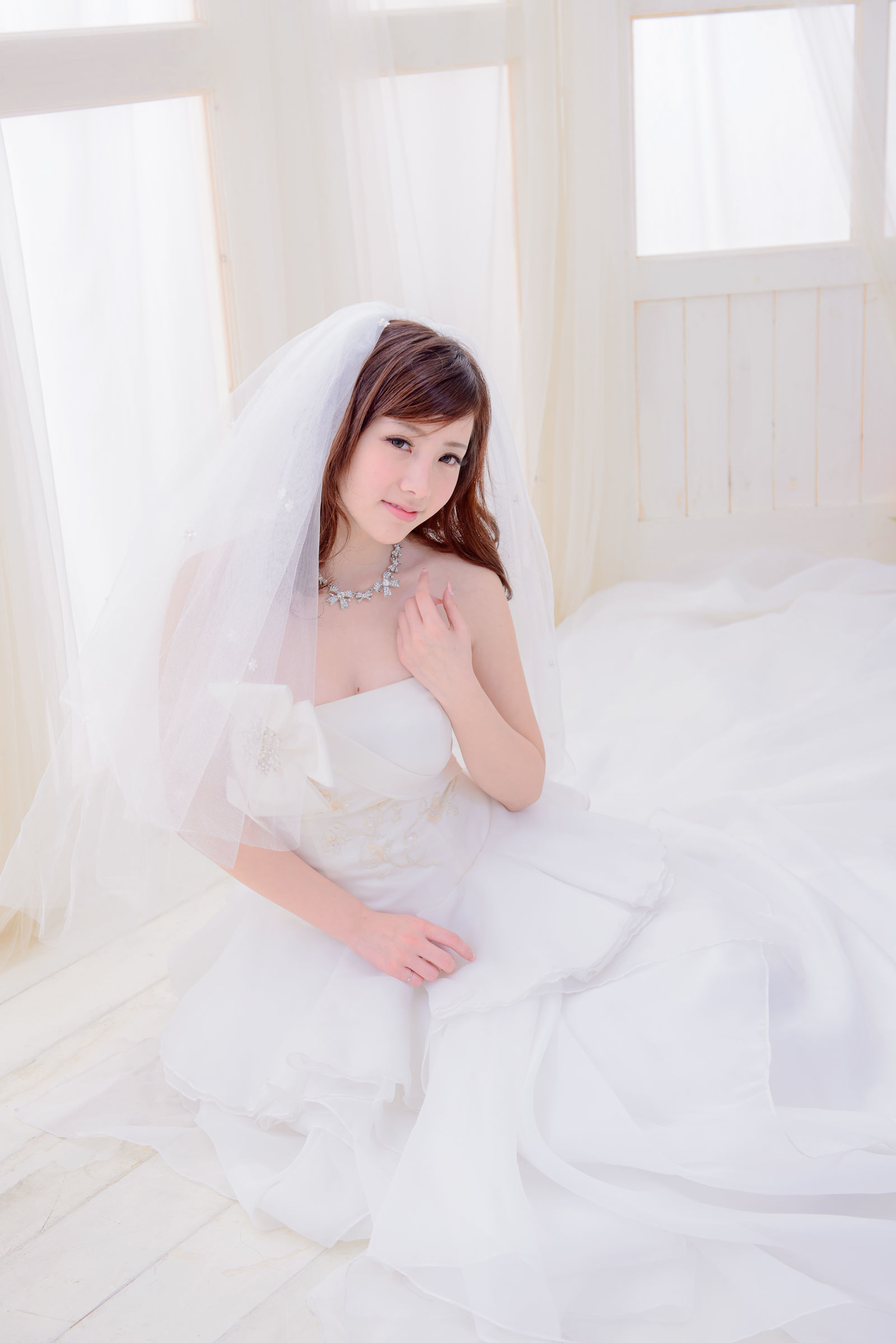 台湾の美女] チェン・シイン 藍白ウェディングドレス写真集