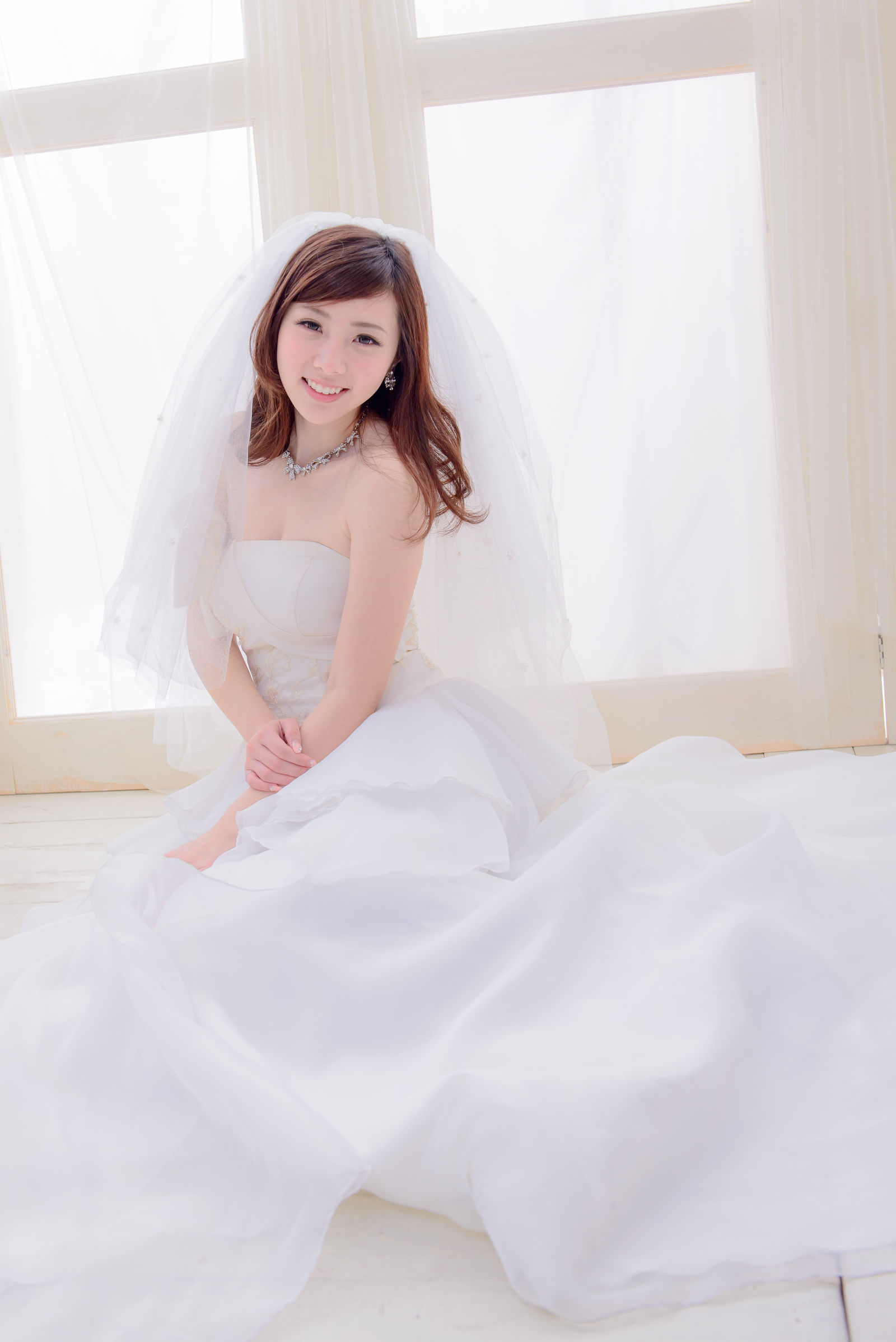 台湾の美女] チェン・シイン 藍白ウェディングドレス写真集