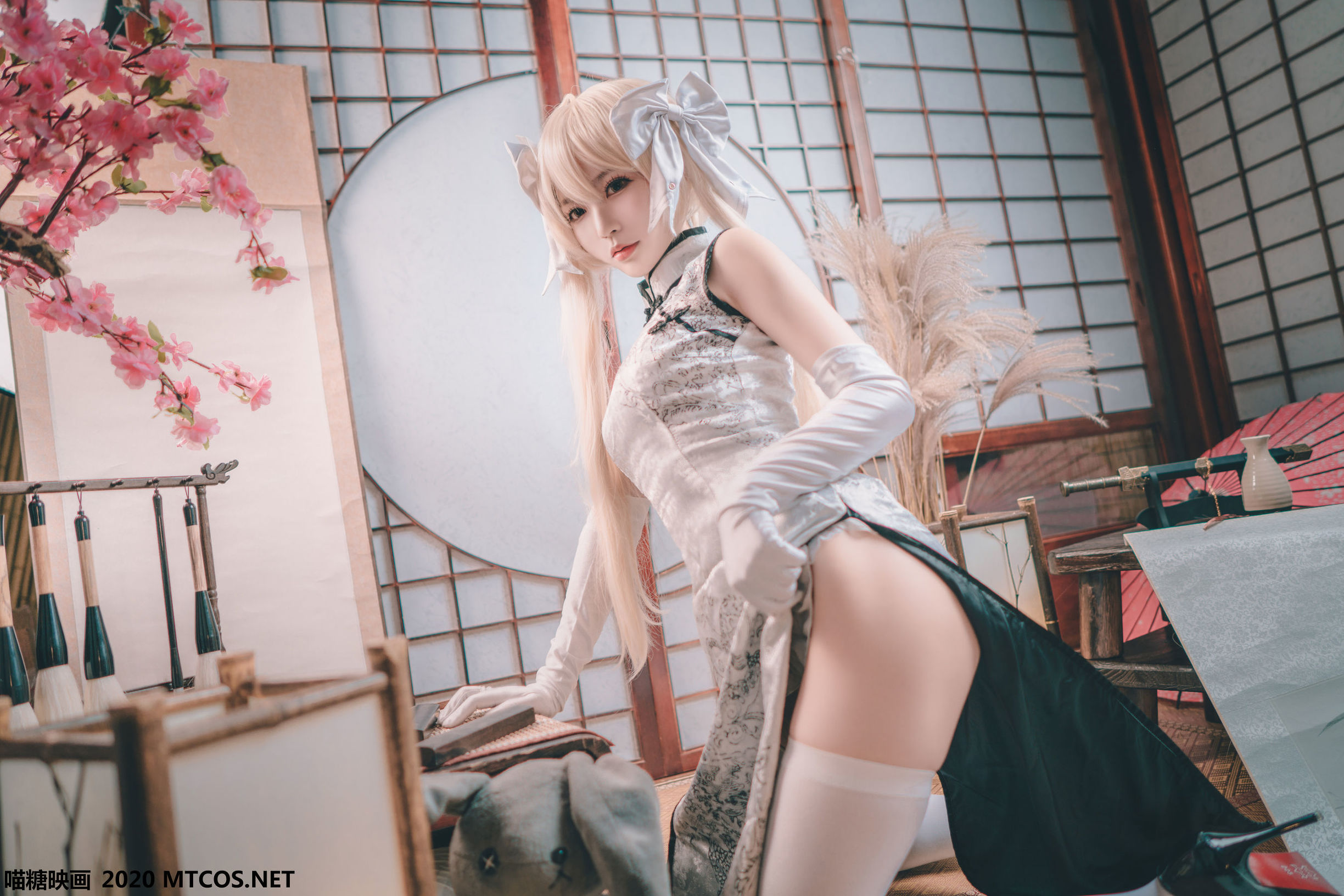 Meow Sugar Films] HML.009 Silver Silk Cheongsam