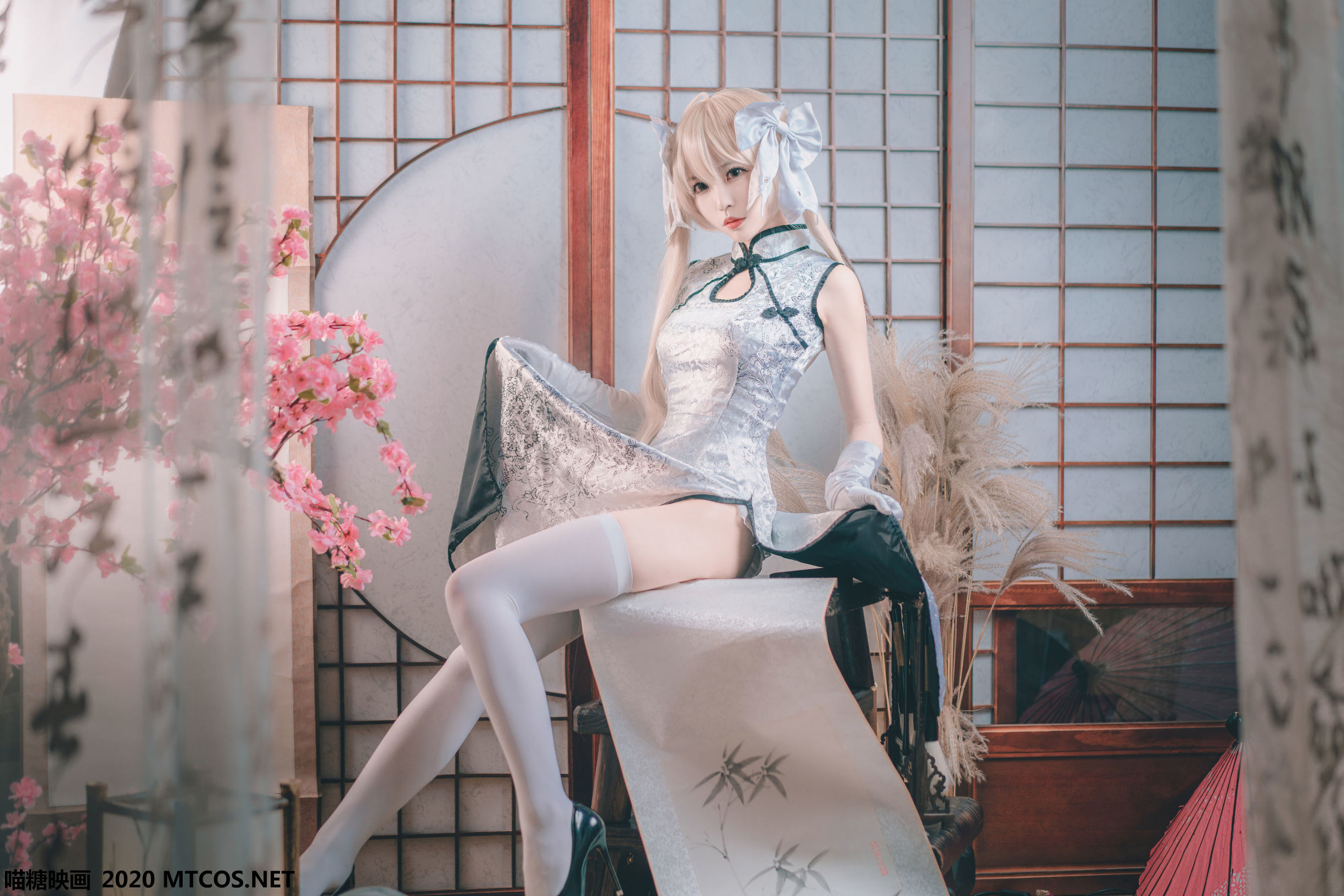 Meow Sugar Films] HML.009 Silver Silk Cheongsam
