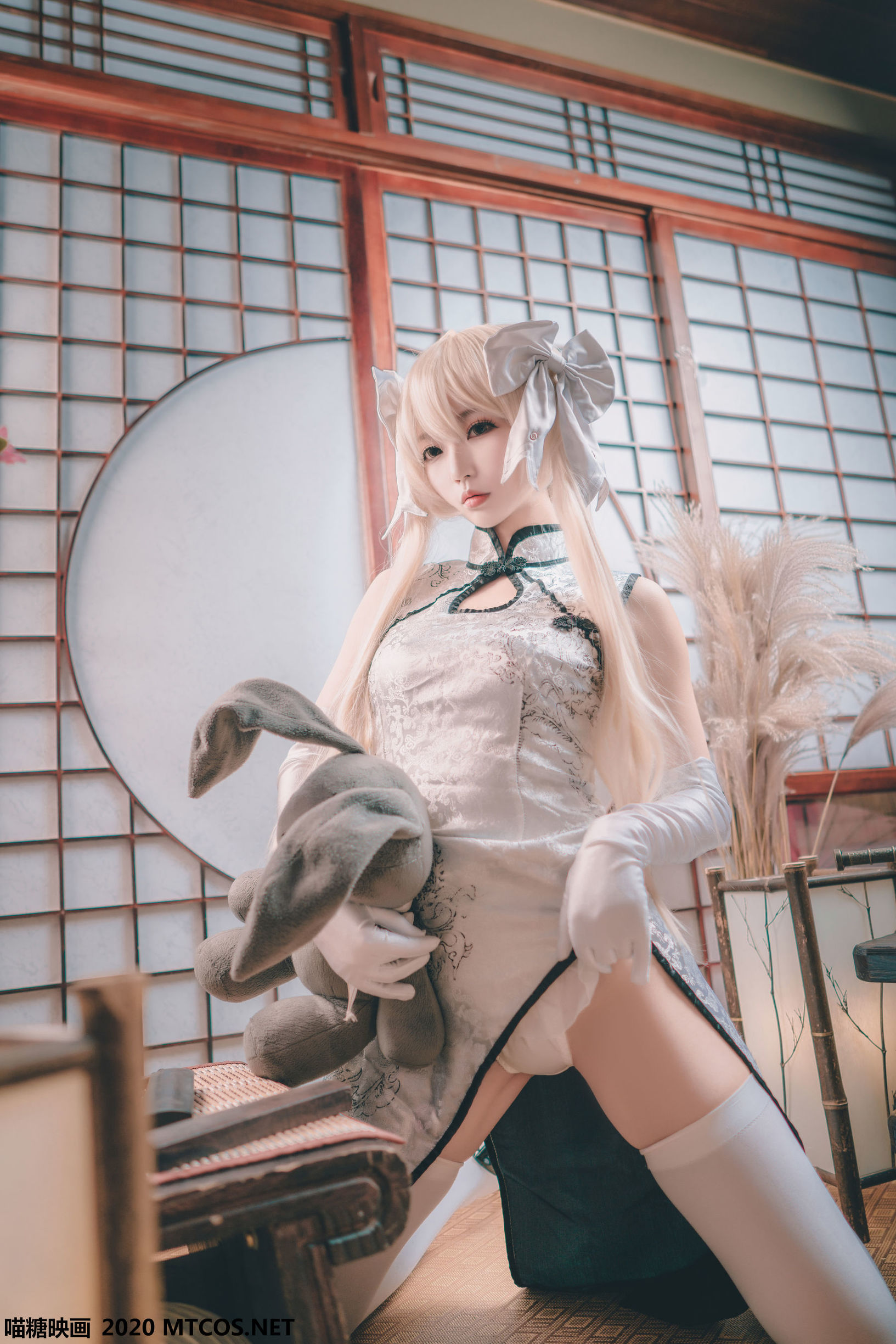 Meow Sugar Films] HML.009 Silver Silk Cheongsam