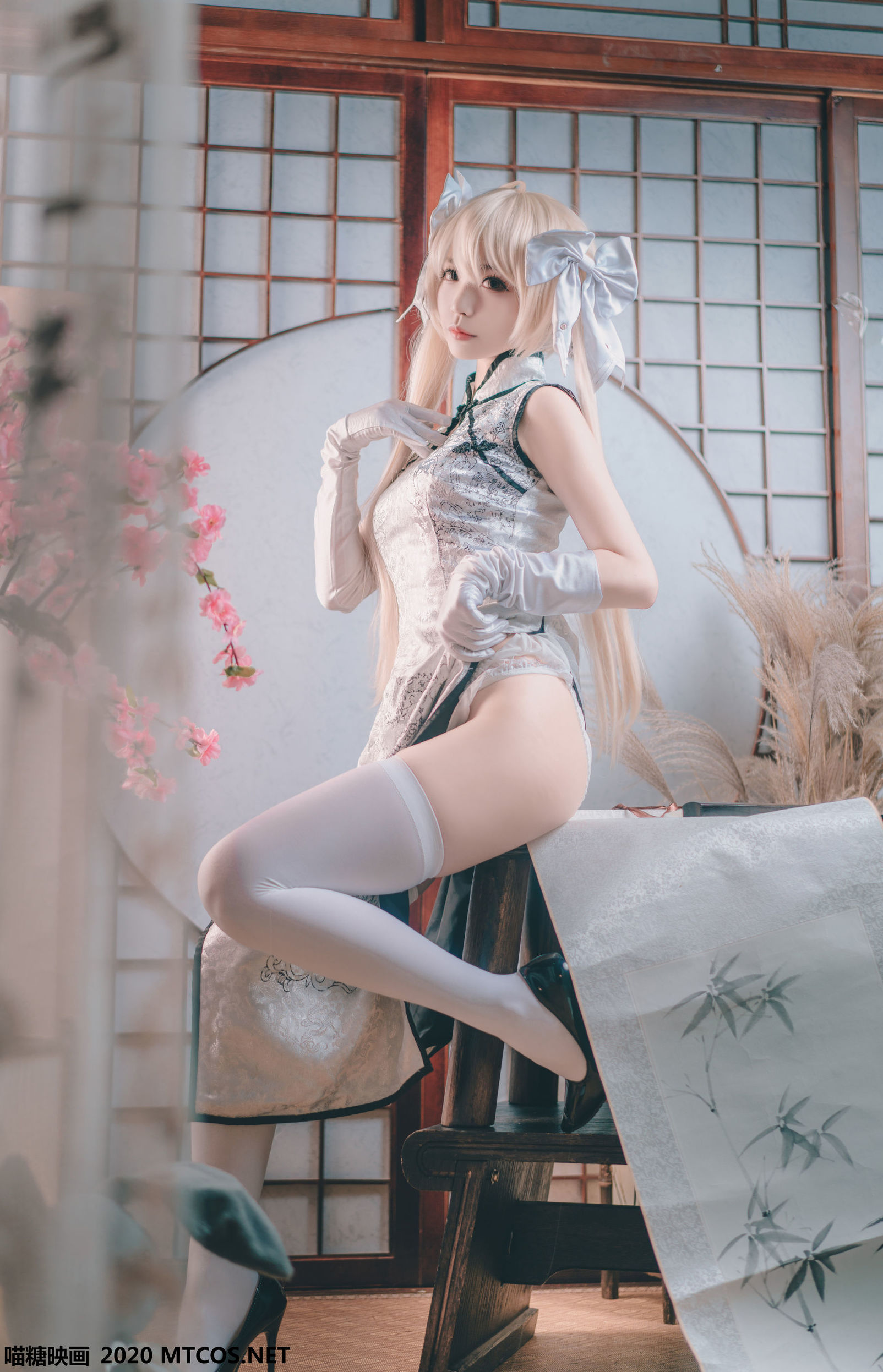 Meow Sugar Films] HML.009 Silver Silk Cheongsam