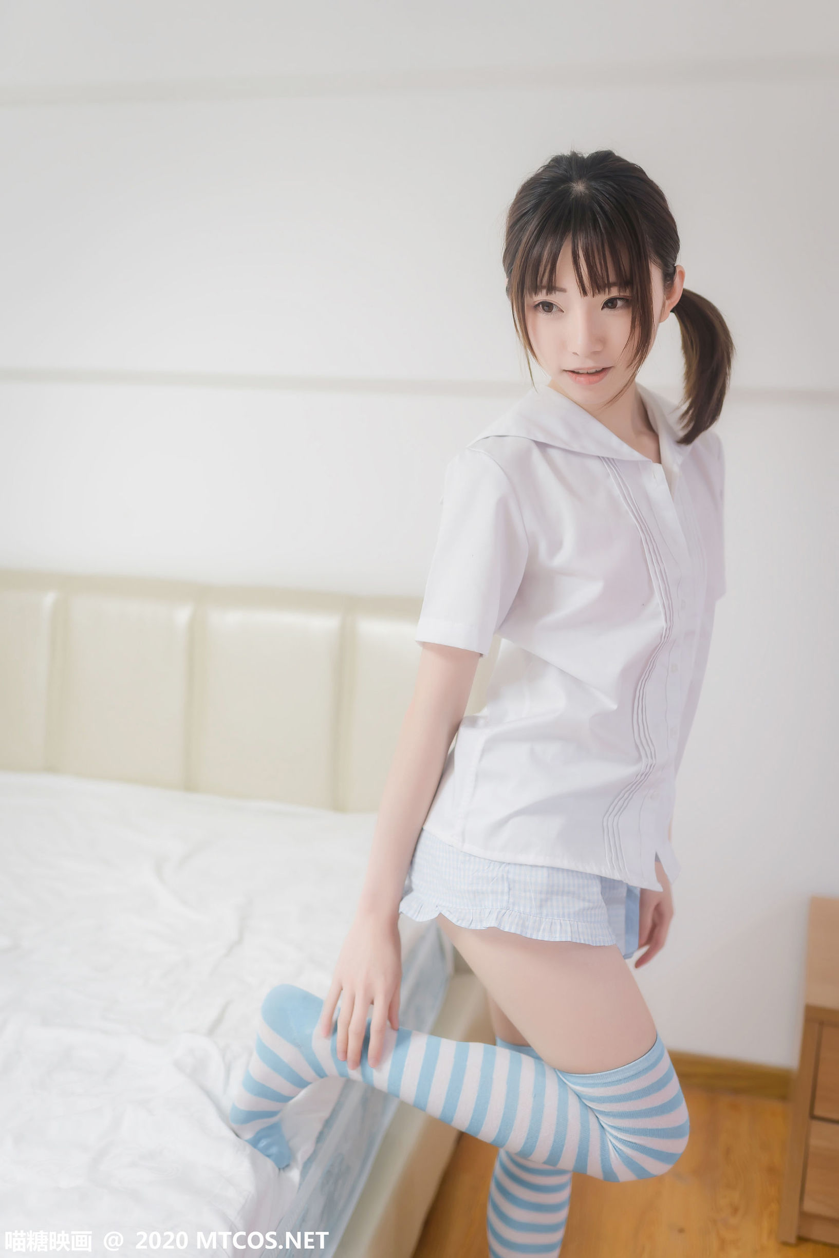 เมี่ยวตังเอี้ยน] VOL.216 ถุงเท้าลายทางสีน้ำเงิน
