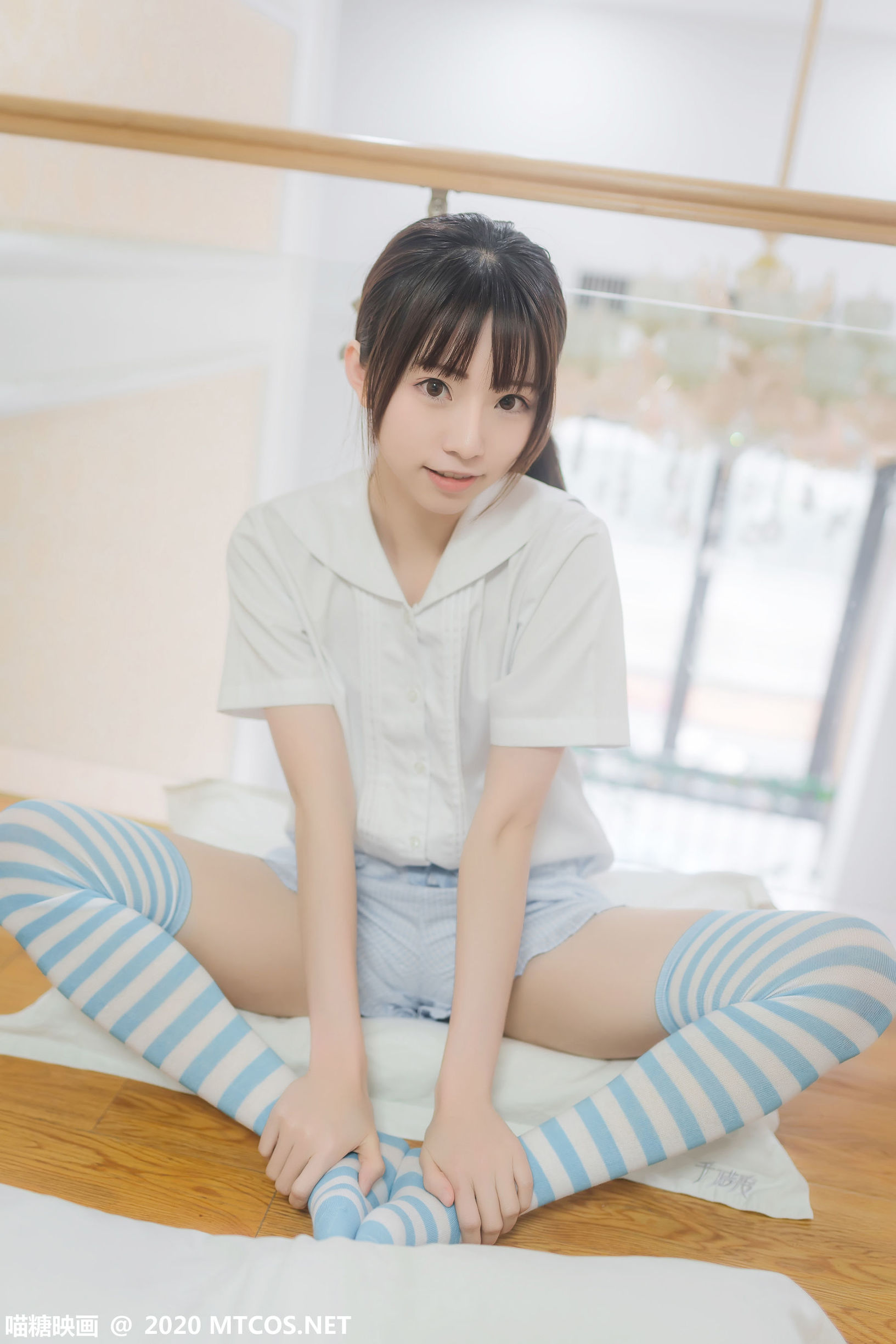 เมี่ยวตังเอี้ยน] VOL.216 ถุงเท้าลายทางสีน้ำเงิน