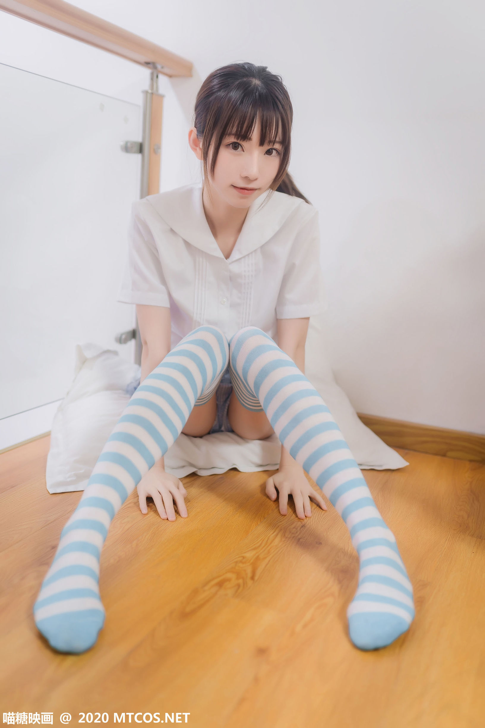 เมี่ยวตังเอี้ยน] VOL.216 ถุงเท้าลายทางสีน้ำเงิน