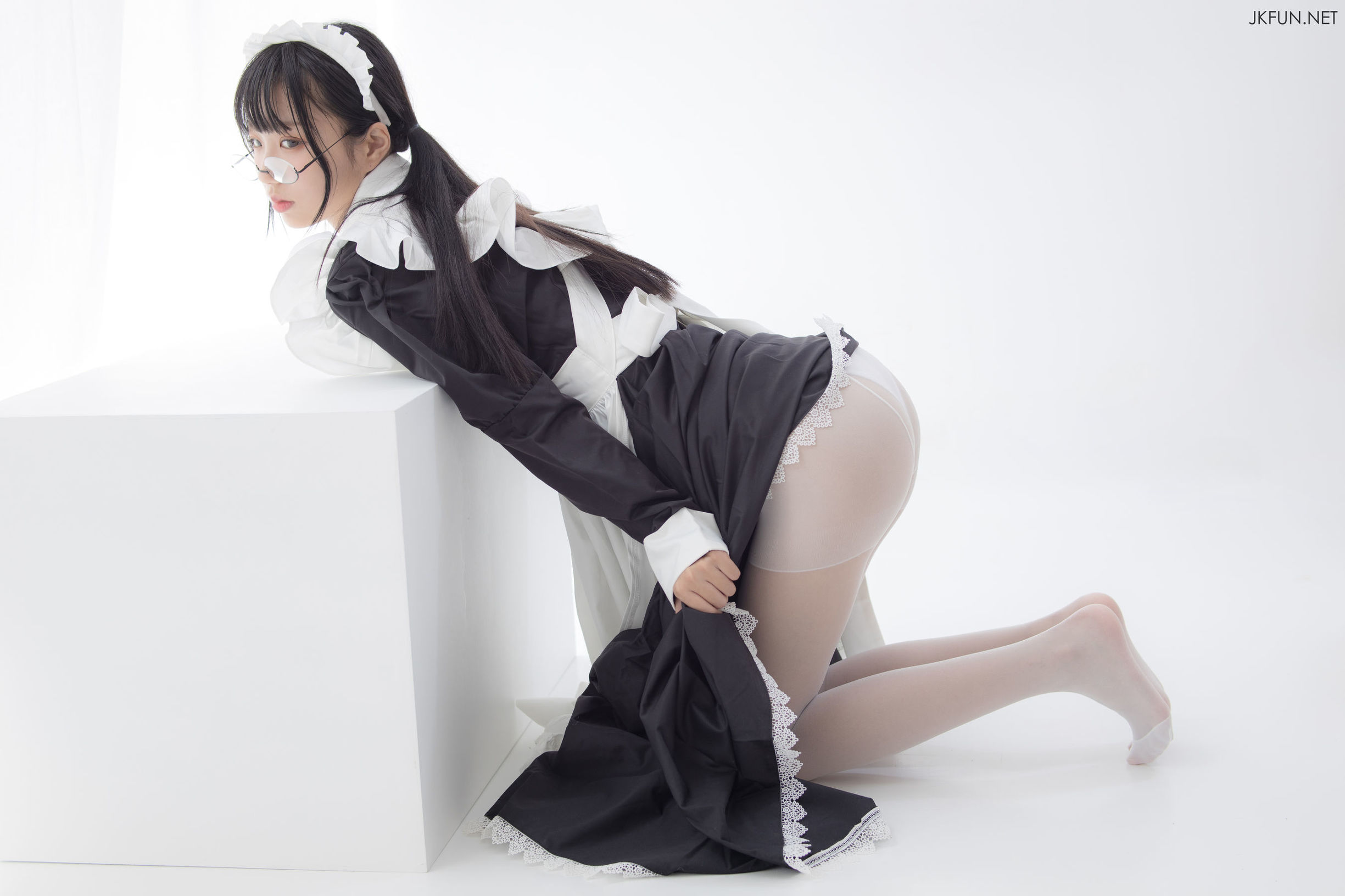 센로채단] 메이드 안경 소녀