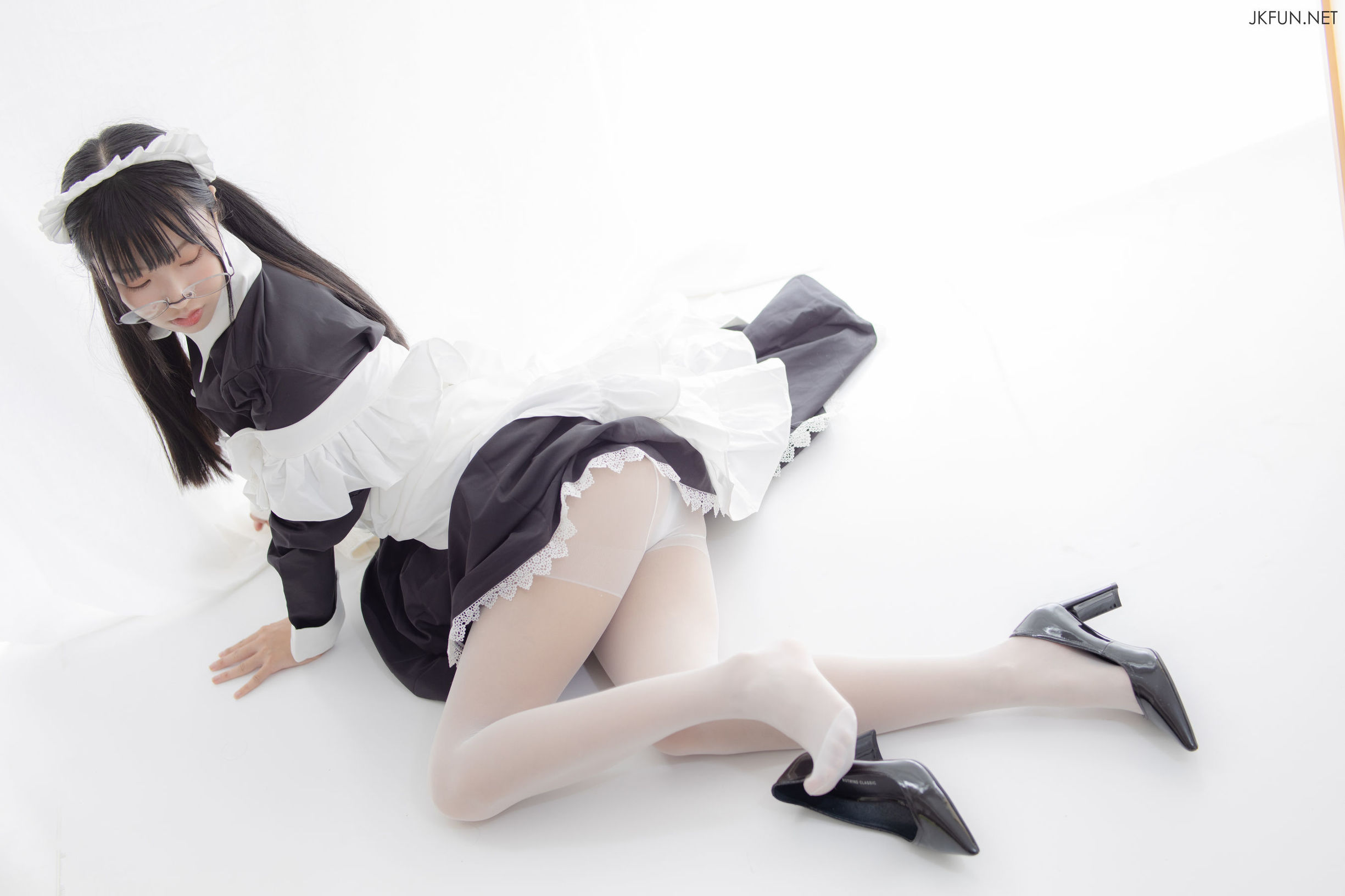 Sen Luo Consortium] Maid with Glasses Girl