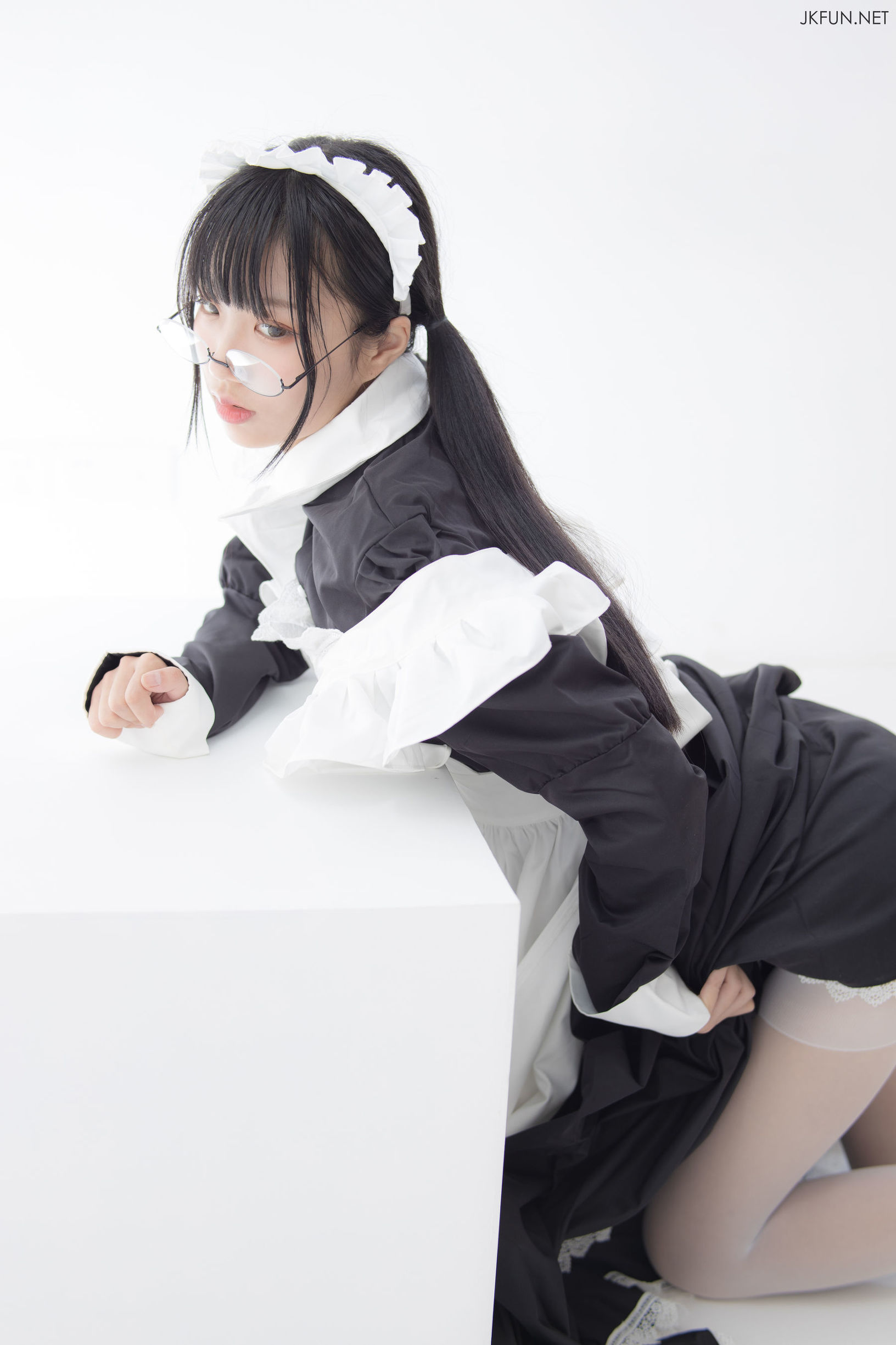 센로채단] 메이드 안경 소녀