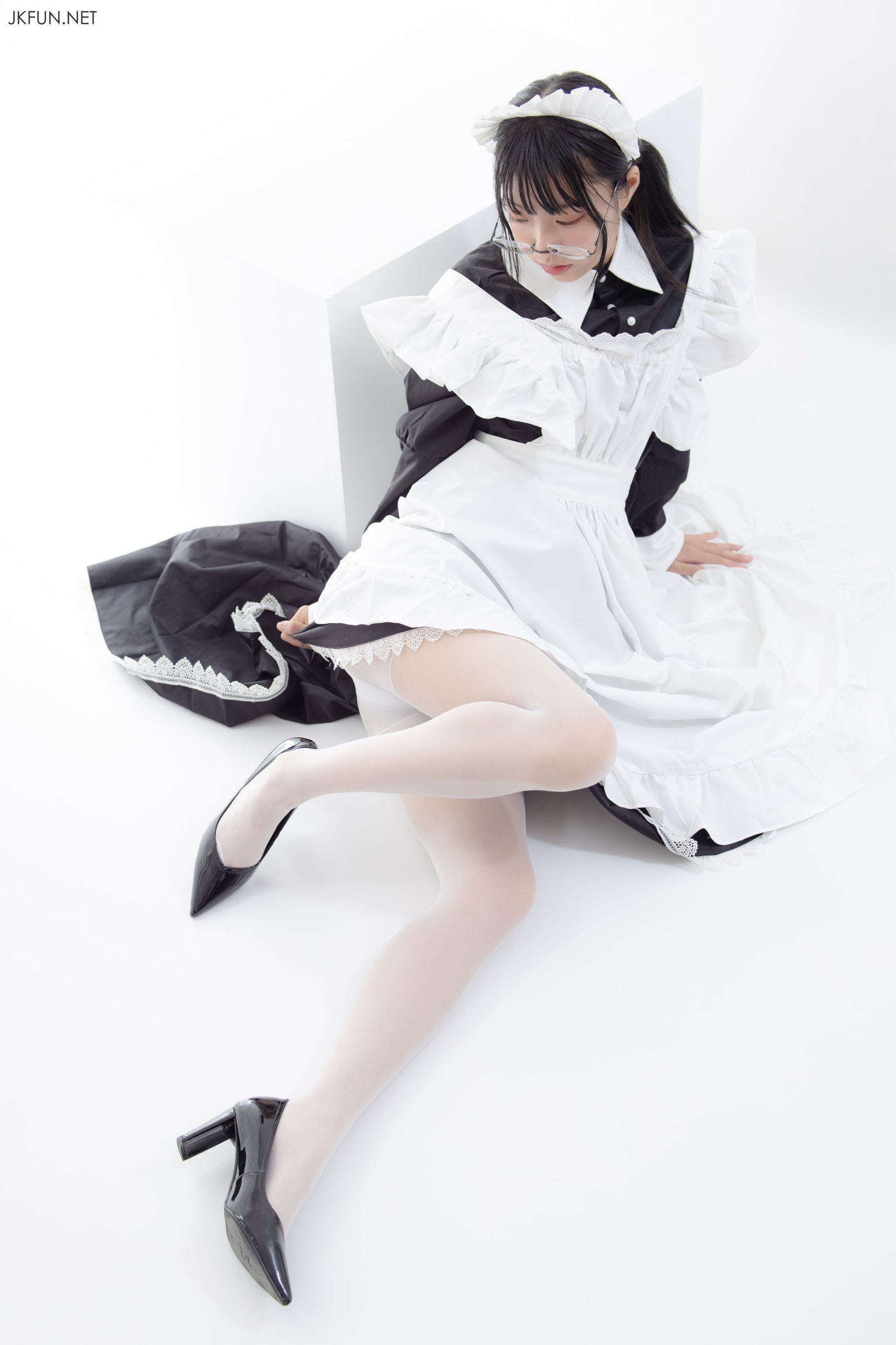 센로채단] 메이드 안경 소녀