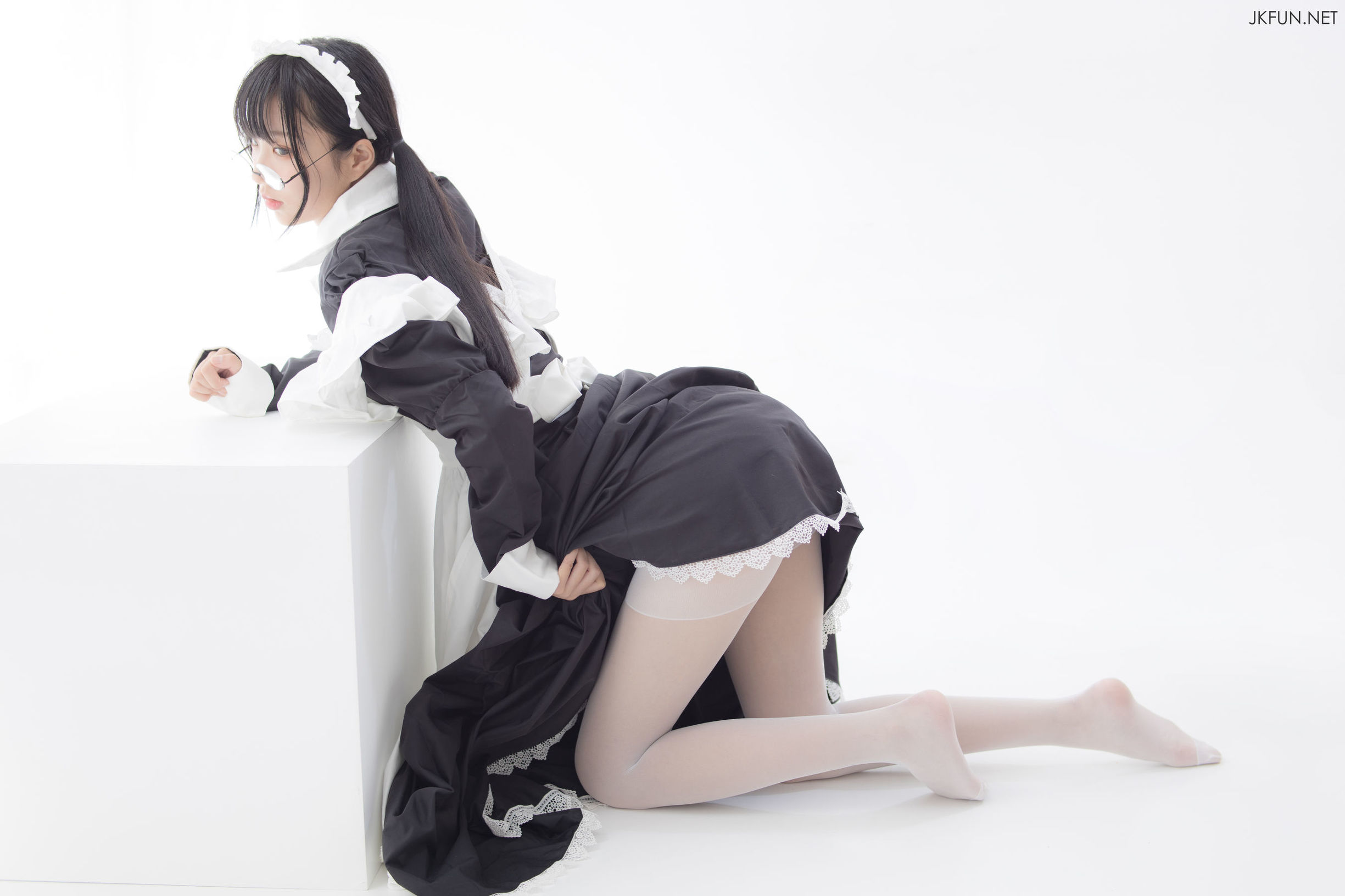 센로채단] 메이드 안경 소녀