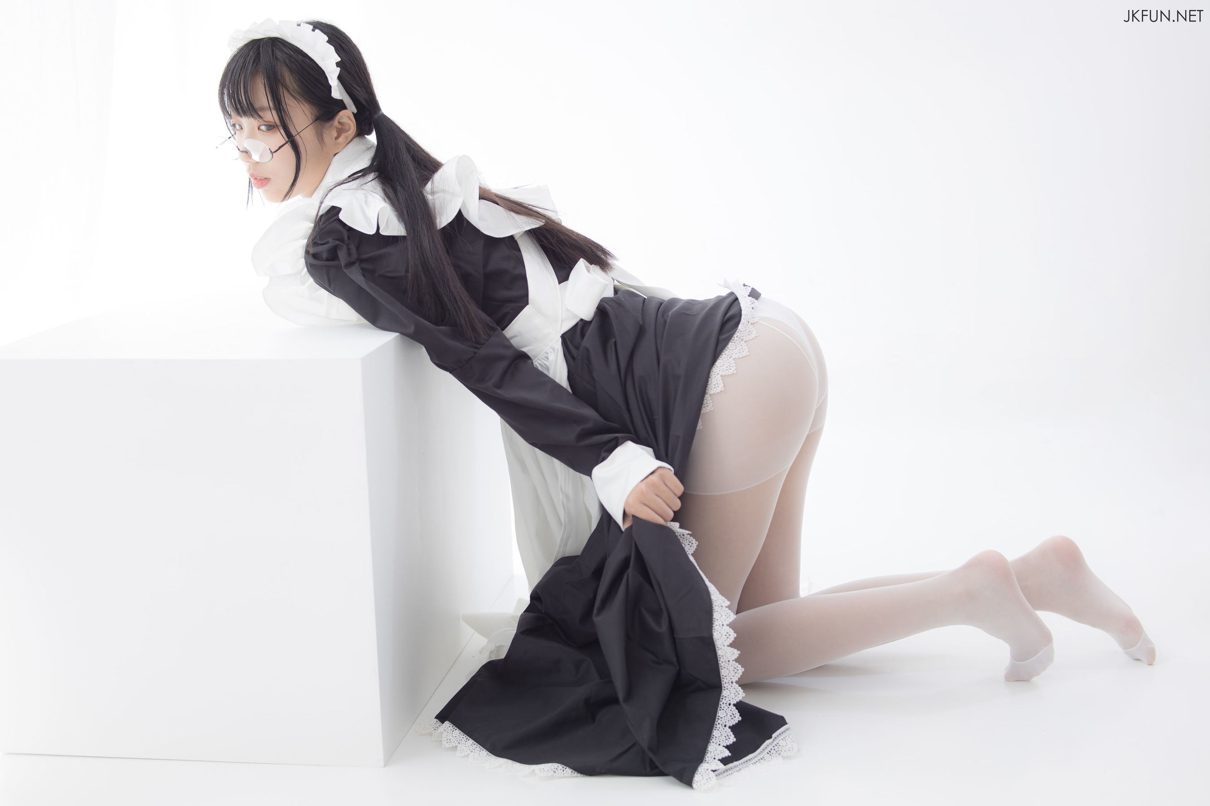 센로채단] 메이드 안경 소녀