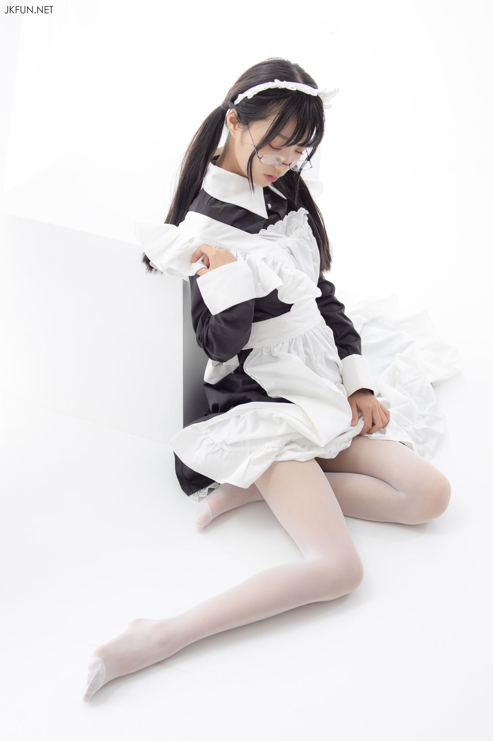 Sen Luo Consortium] Maid with Glasses Girl