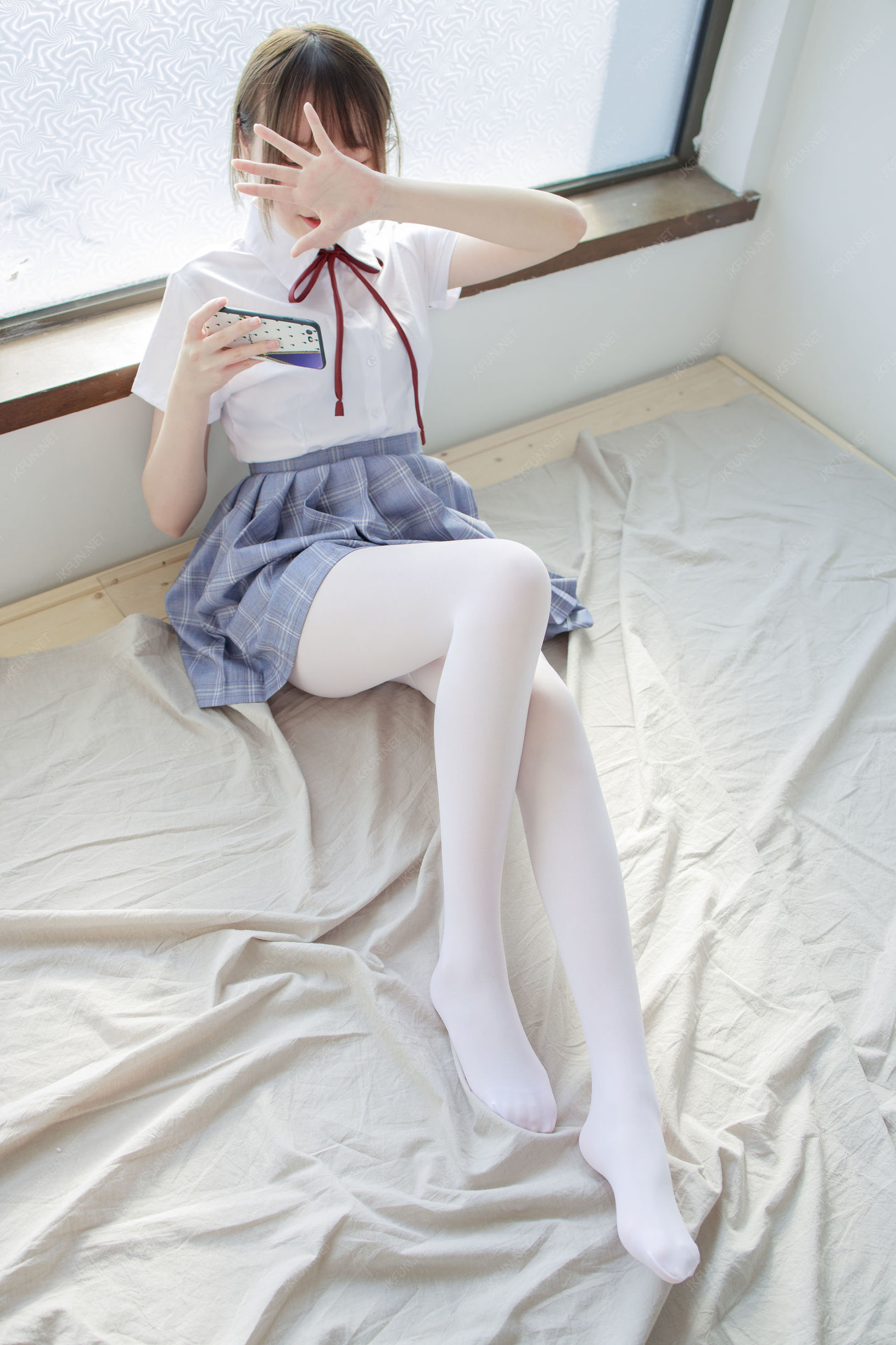 森ロ財団] JKFUN-002 Aika 可愛い学妹のシルク足