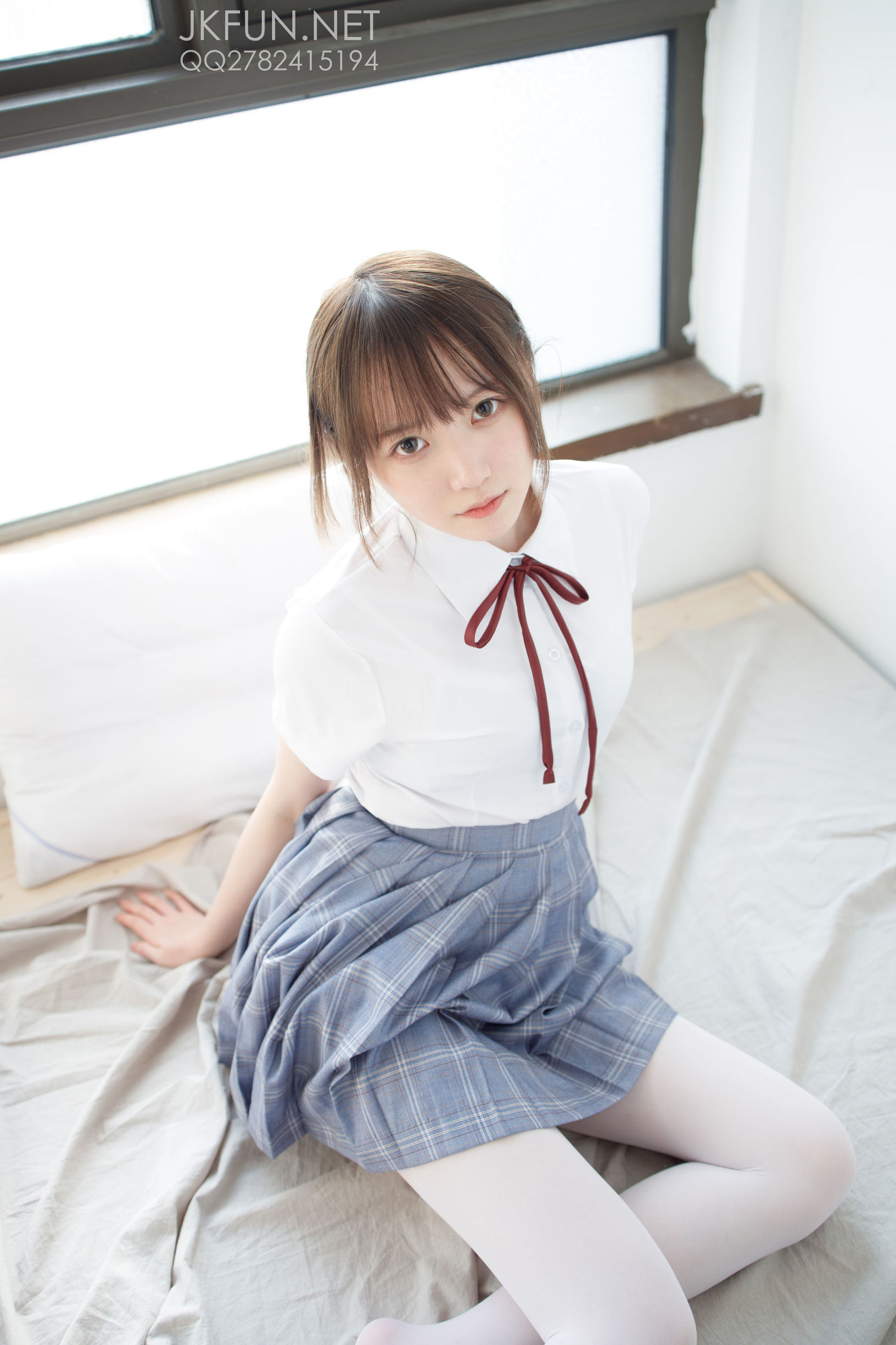 森ロ財団] JKFUN-002 Aika 可愛い学妹のシルク足