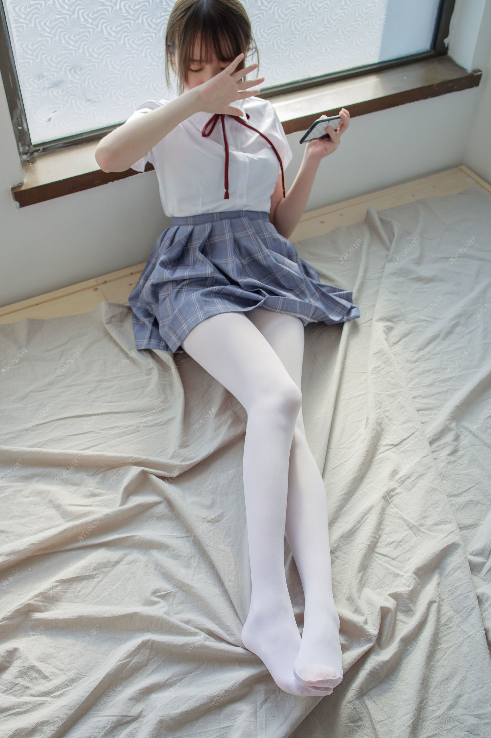 森ロ財団] JKFUN-002 Aika 可愛い学妹のシルク足