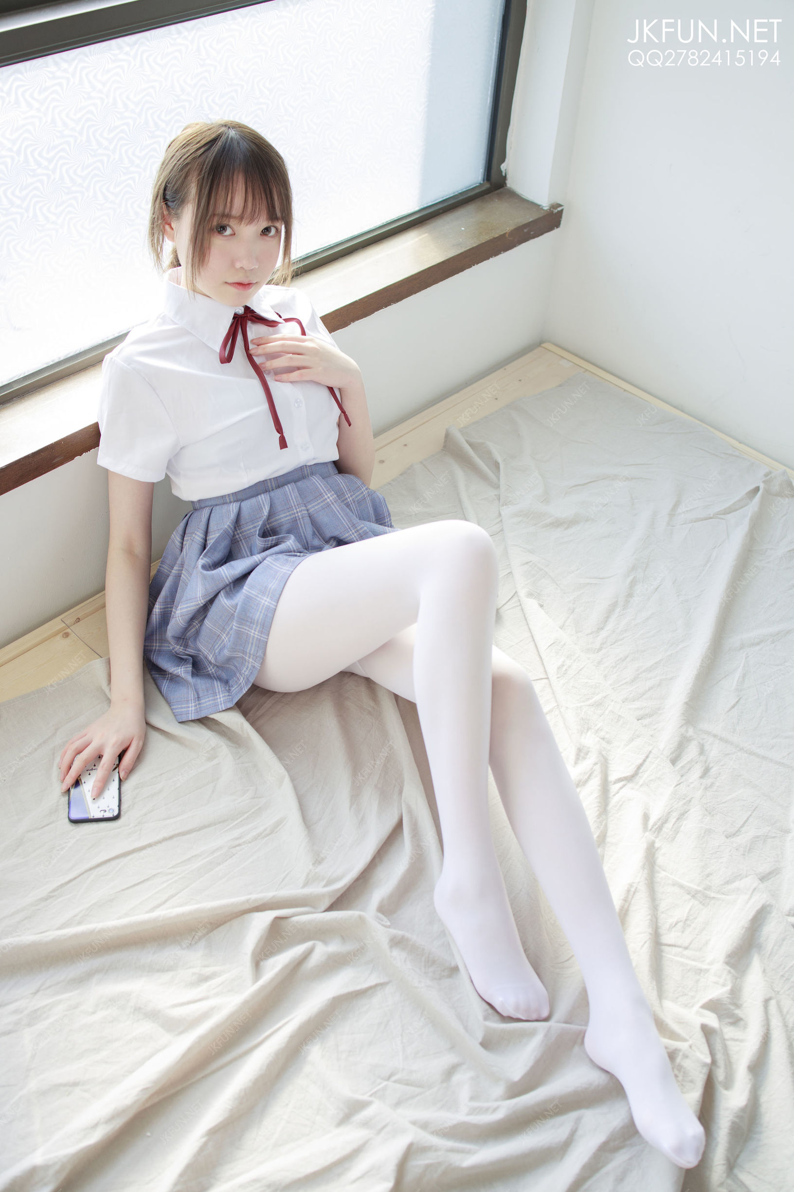 森ロ財団] JKFUN-002 Aika 可愛い学妹のシルク足