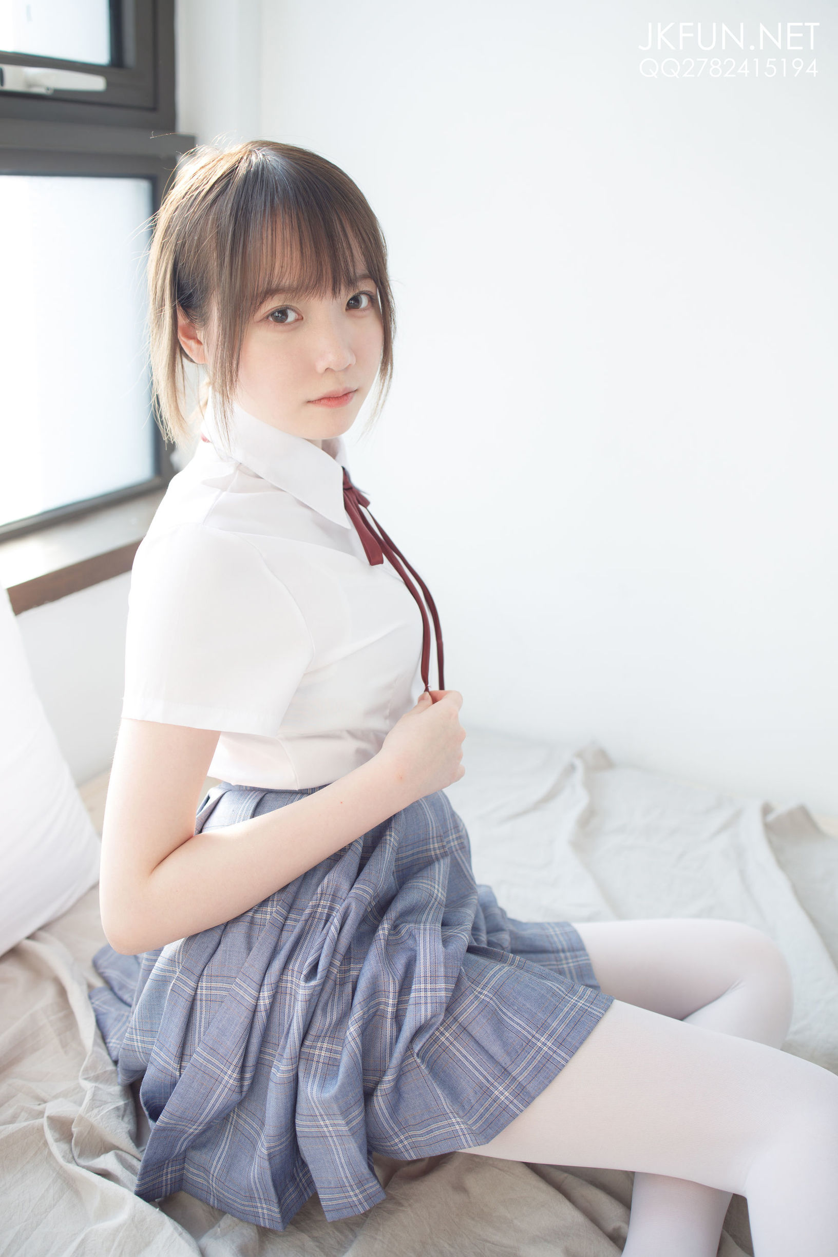 森ロ財団] JKFUN-002 Aika 可愛い学妹のシルク足