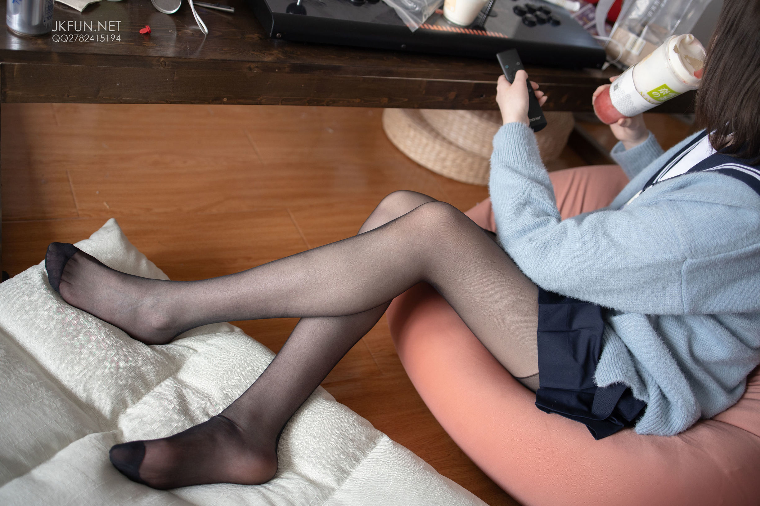 Sen Lô Tập Đoàn] JKFUN-002 Aika Học Muội Dễ Thương Chân Tơ