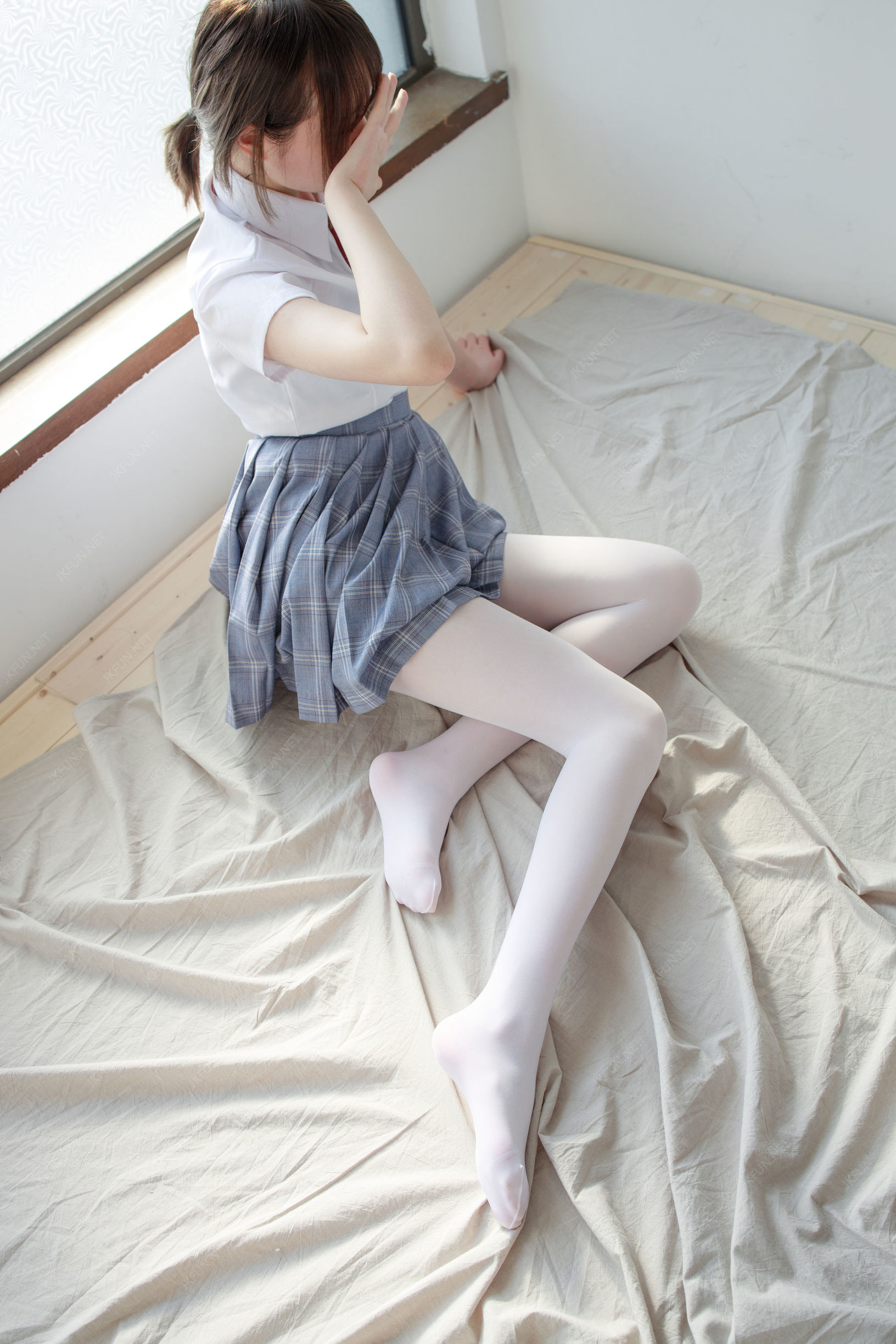 森ロ財団] JKFUN-002 Aika 可愛い学妹のシルク足
