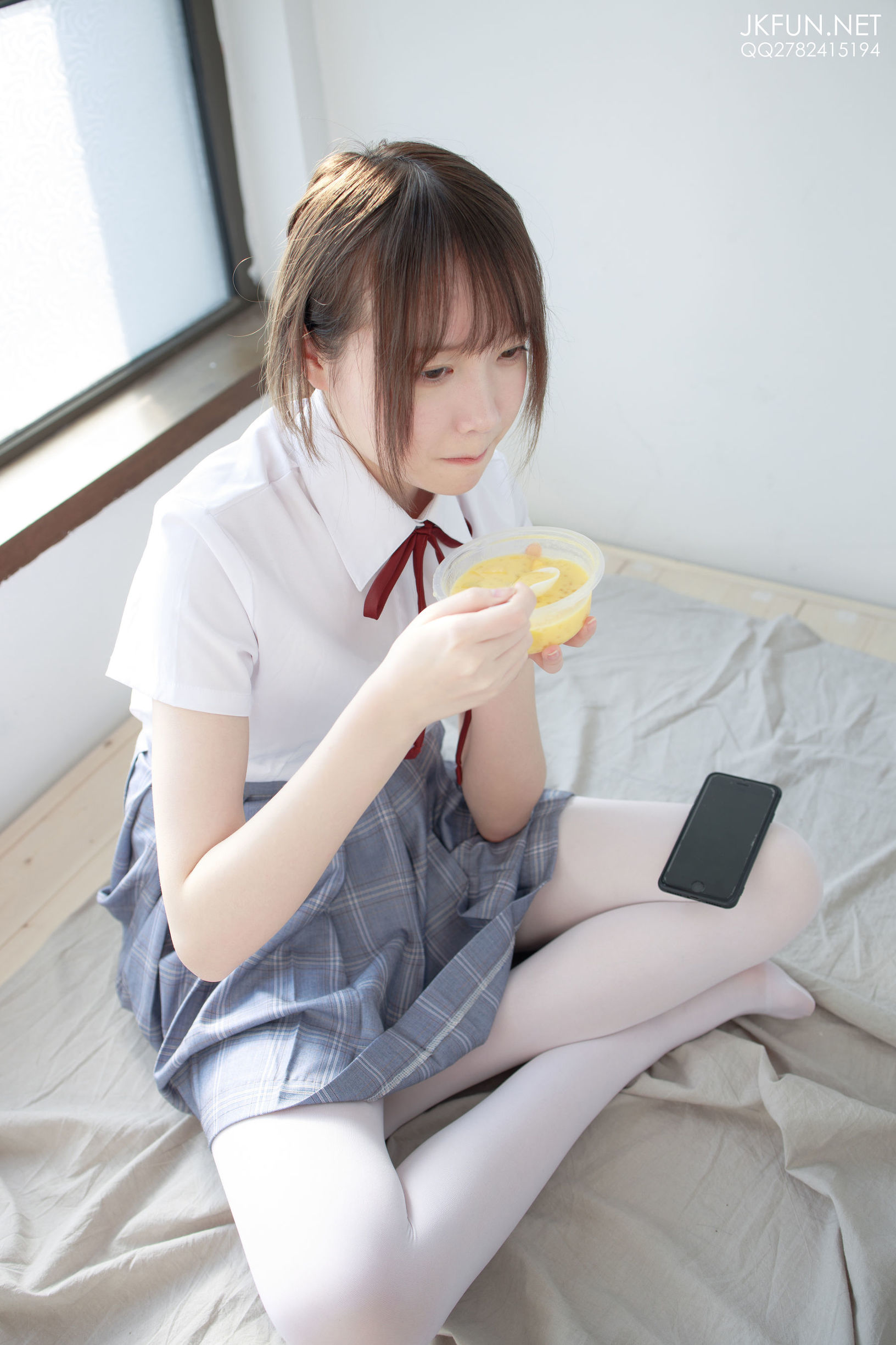 森ロ財団] JKFUN-002 Aika 可愛い学妹のシルク足