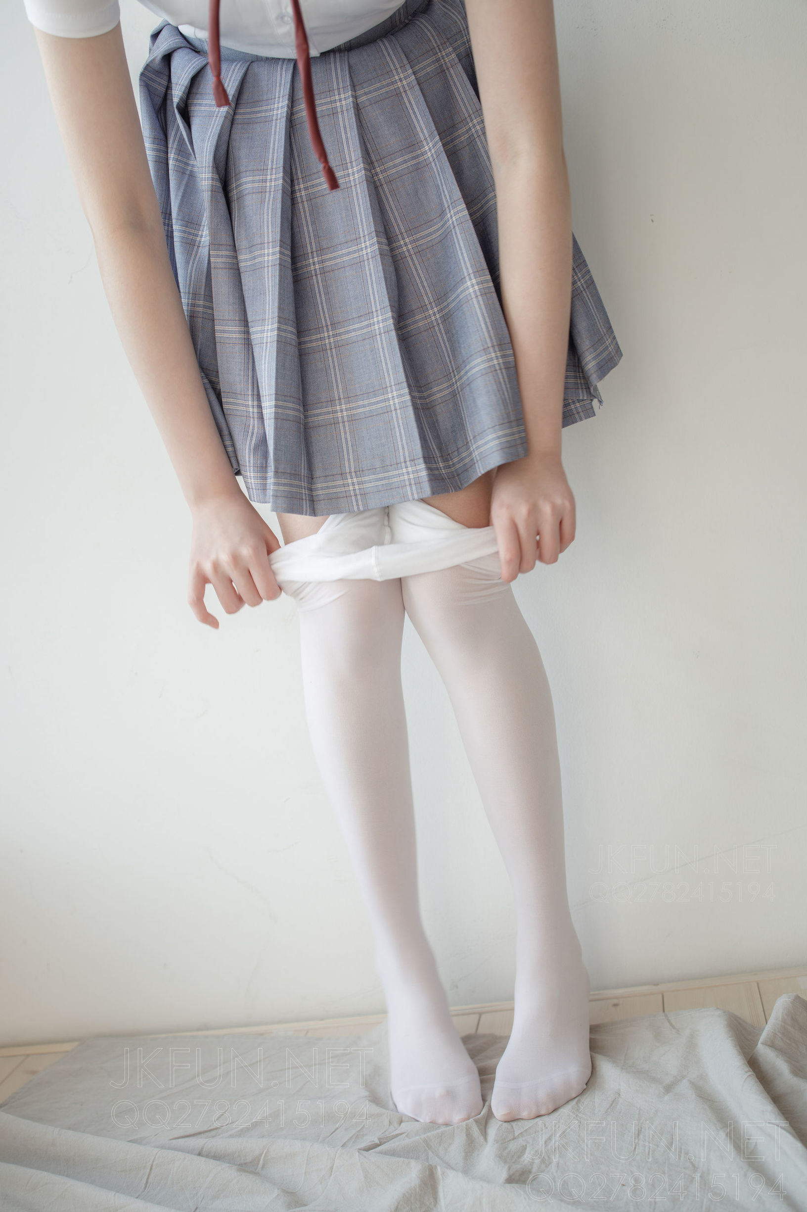 森ロ財団] JKFUN-002 Aika 可愛い学妹のシルク足