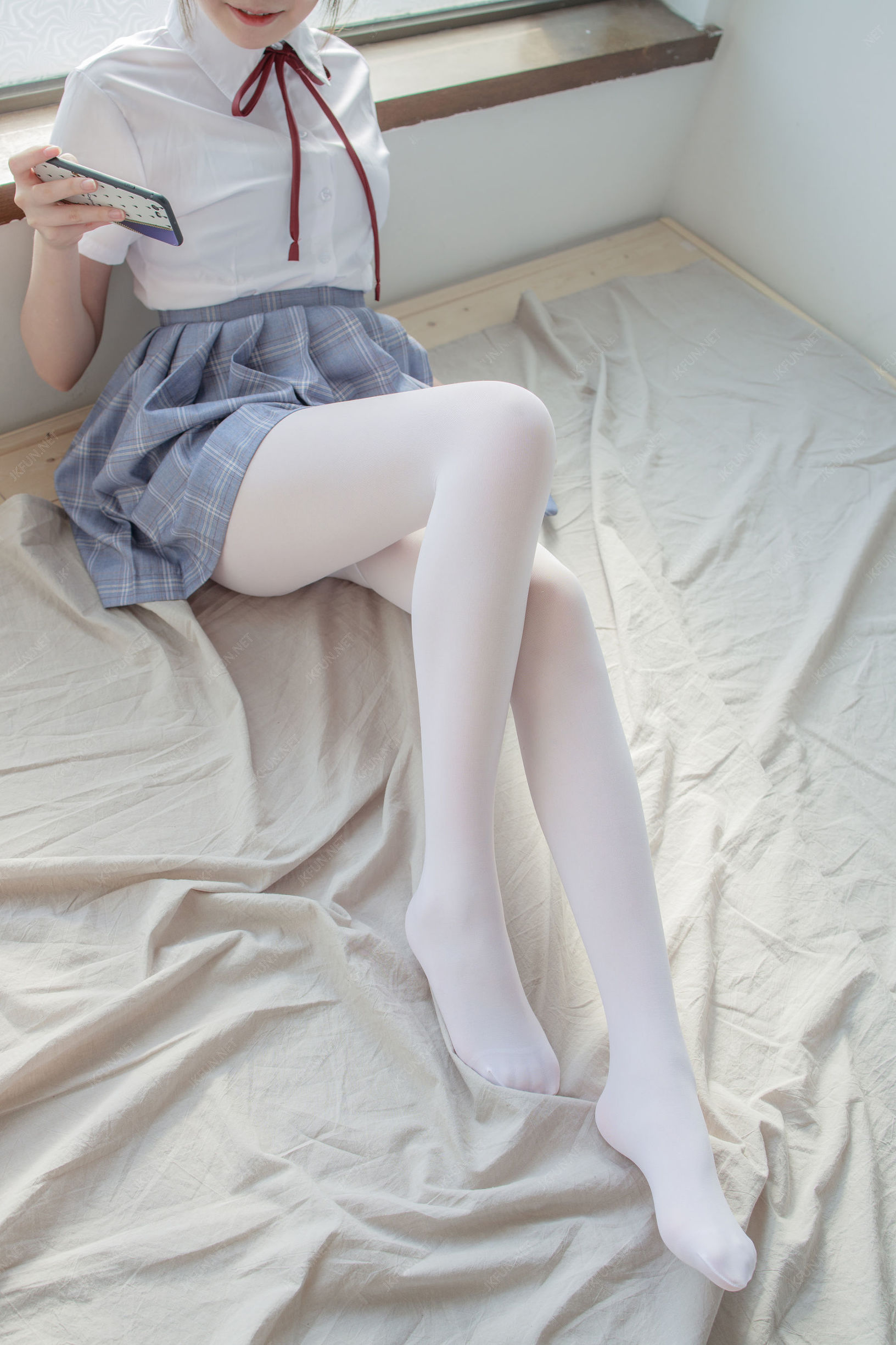 森ロ財団] JKFUN-002 Aika 可愛い学妹のシルク足