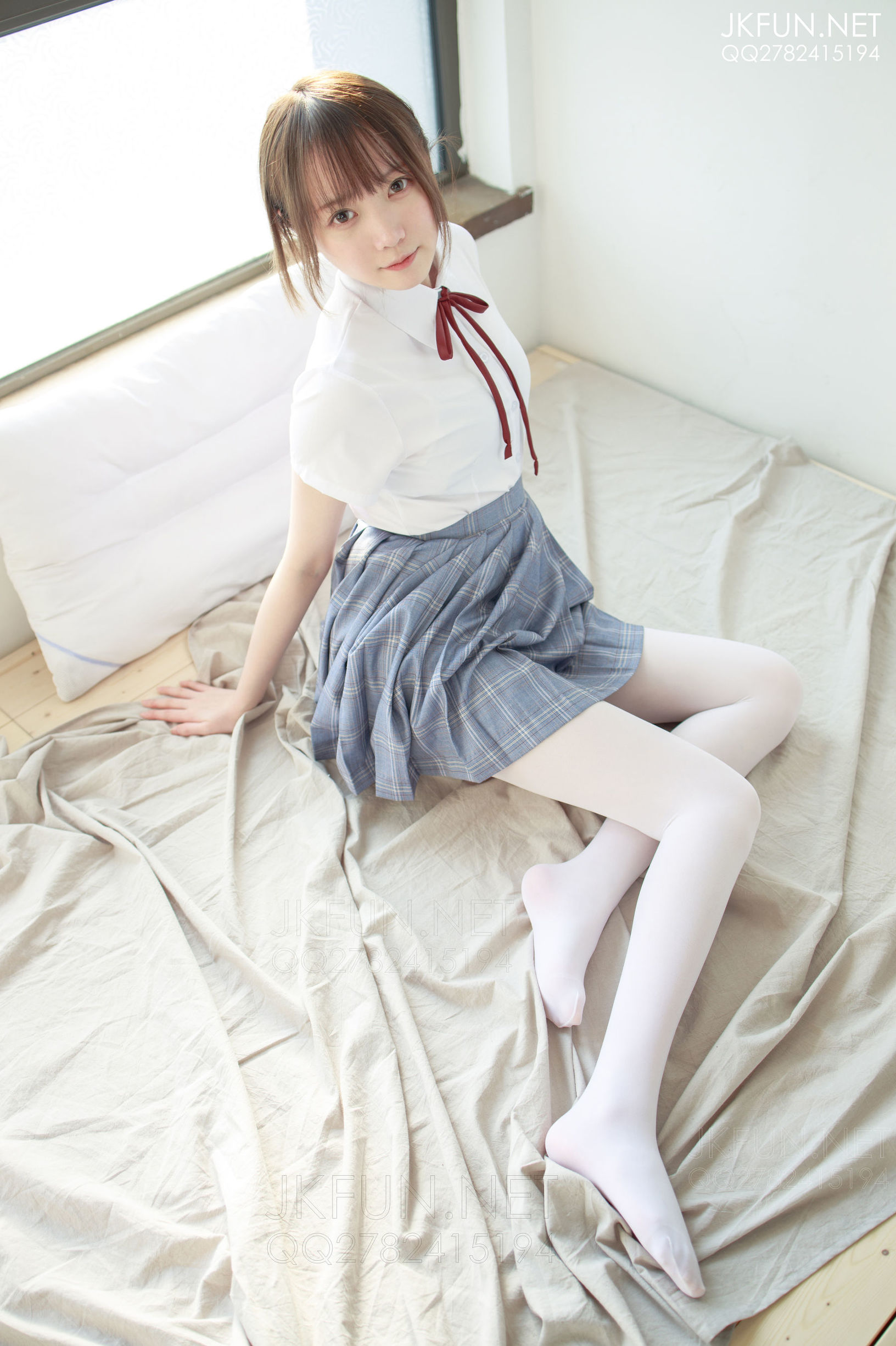 森ロ財団] JKFUN-002 Aika 可愛い学妹のシルク足