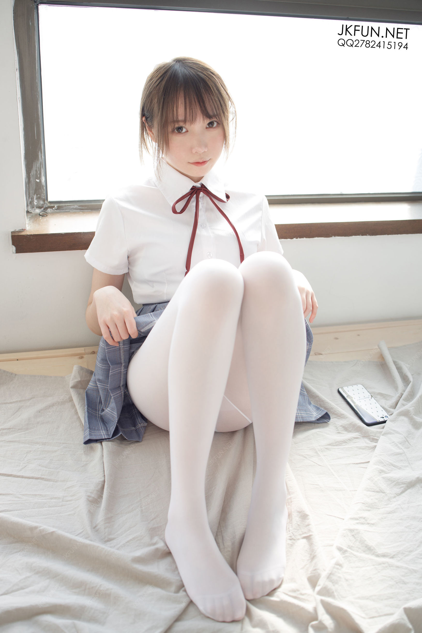 森ロ財団] JKFUN-002 Aika 可愛い学妹のシルク足