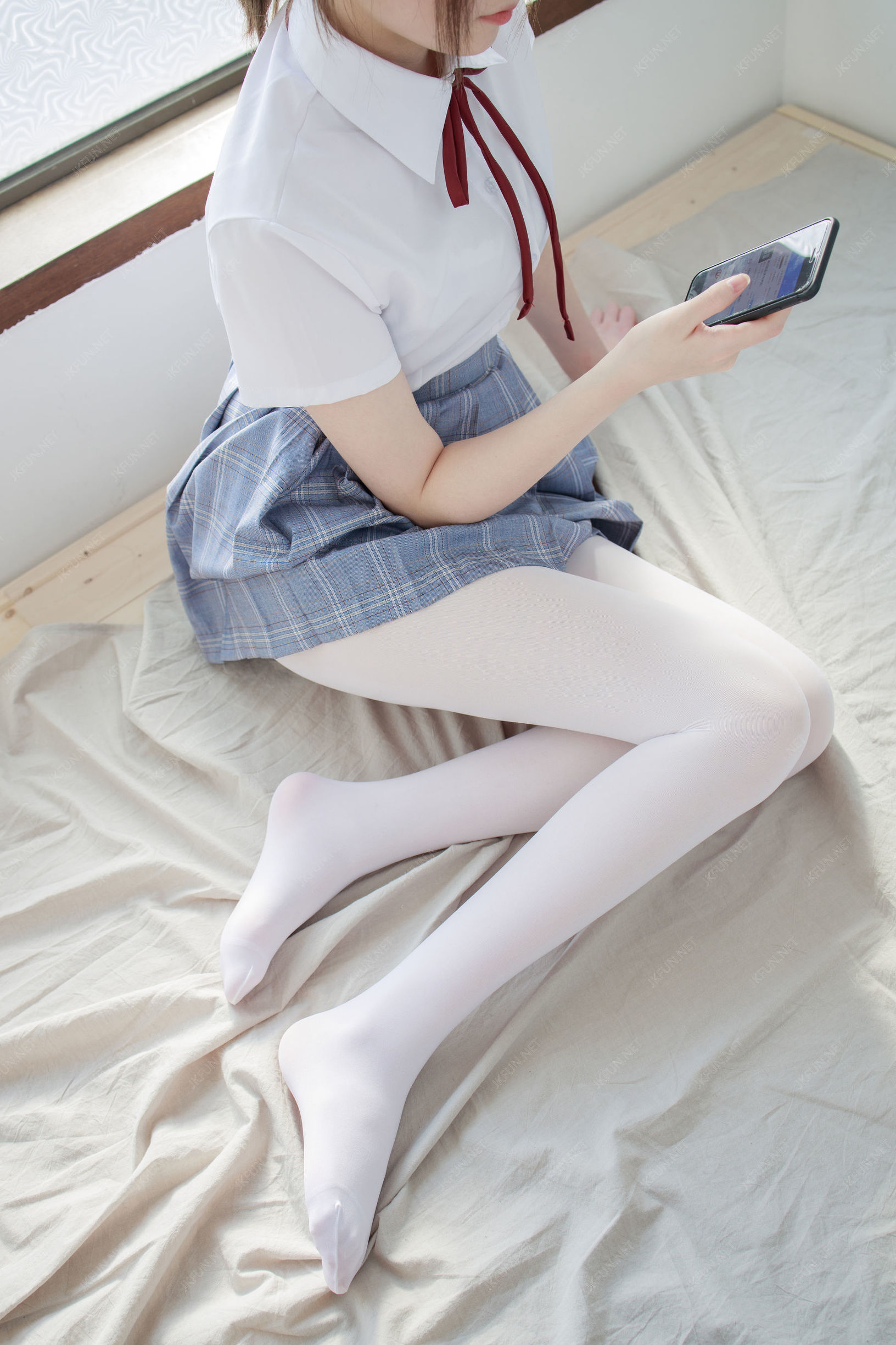 森ロ財団] JKFUN-002 Aika 可愛い学妹のシルク足