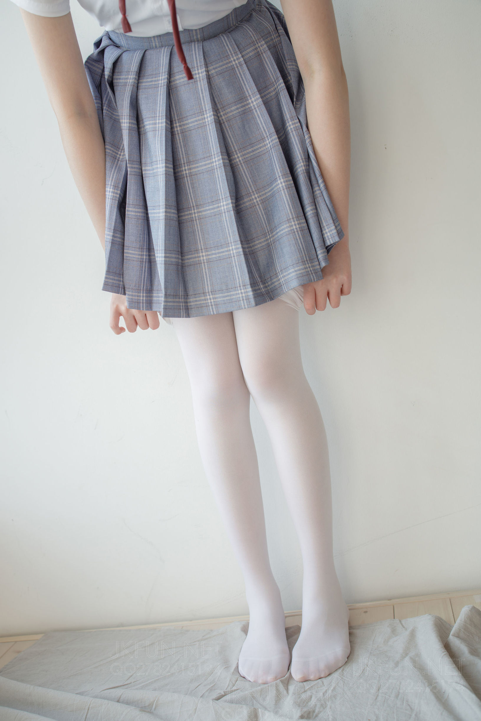 森ロ財団] JKFUN-002 Aika 可愛い学妹のシルク足