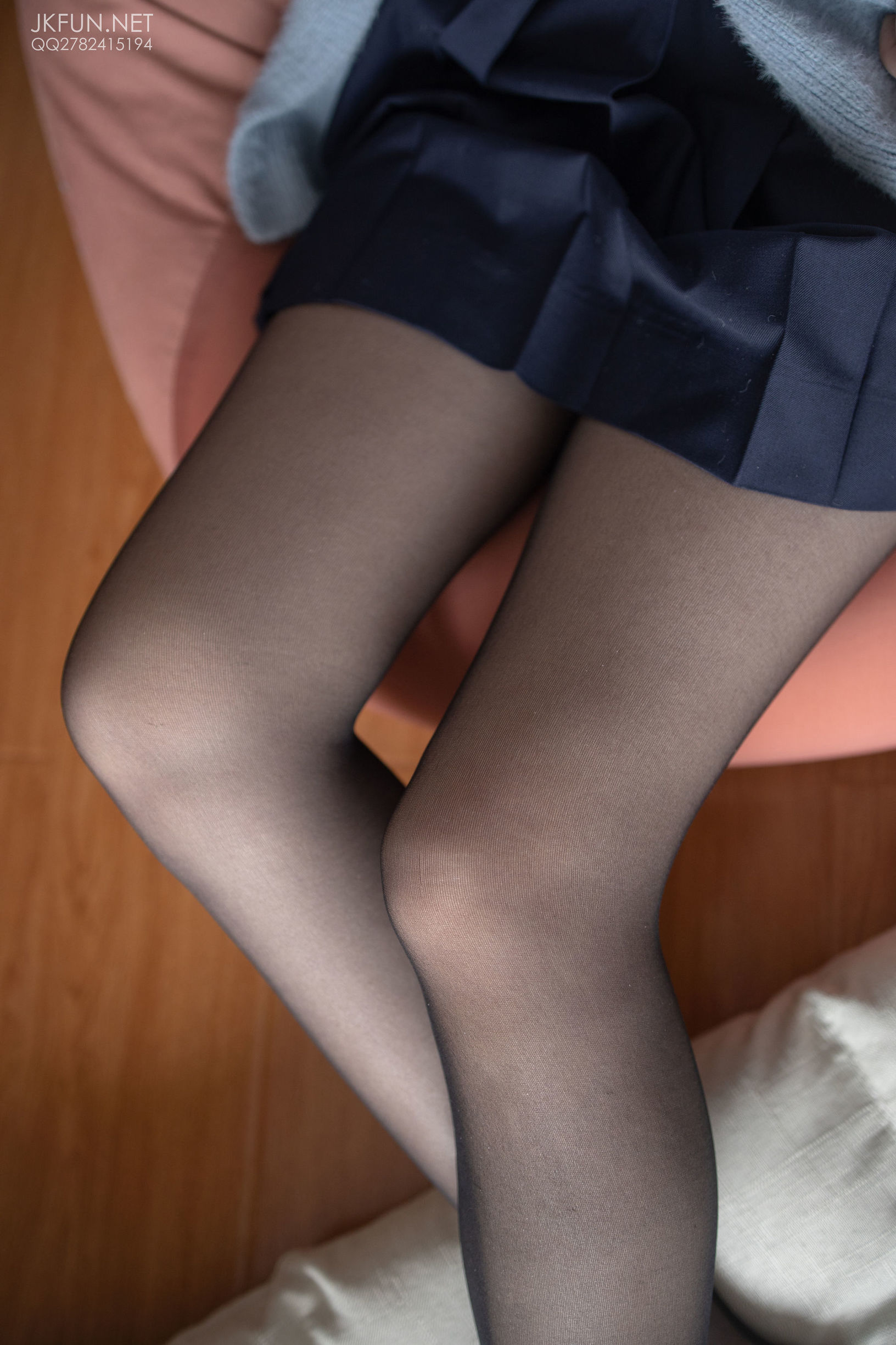 Sen Lô Tập Đoàn] JKFUN-002 Aika Học Muội Dễ Thương Chân Tơ